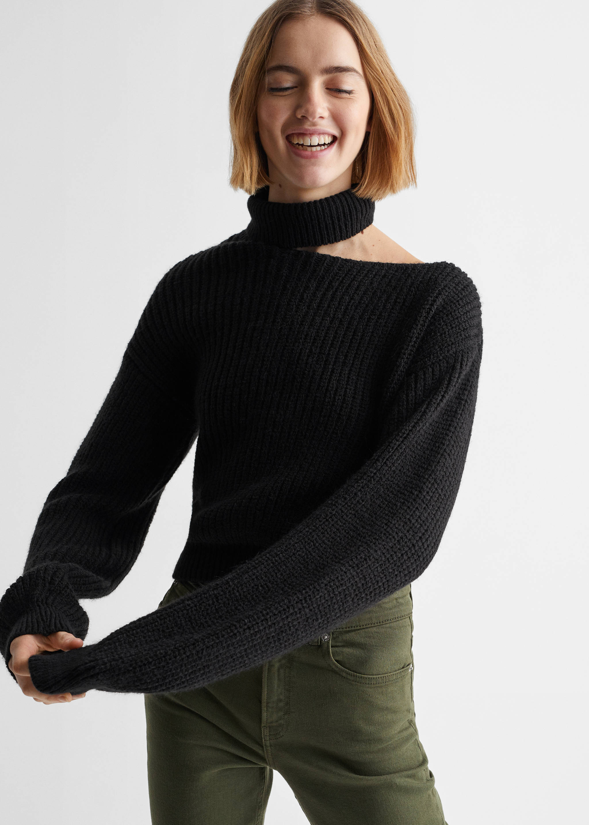 Cut-out neck sweater - Medium plane