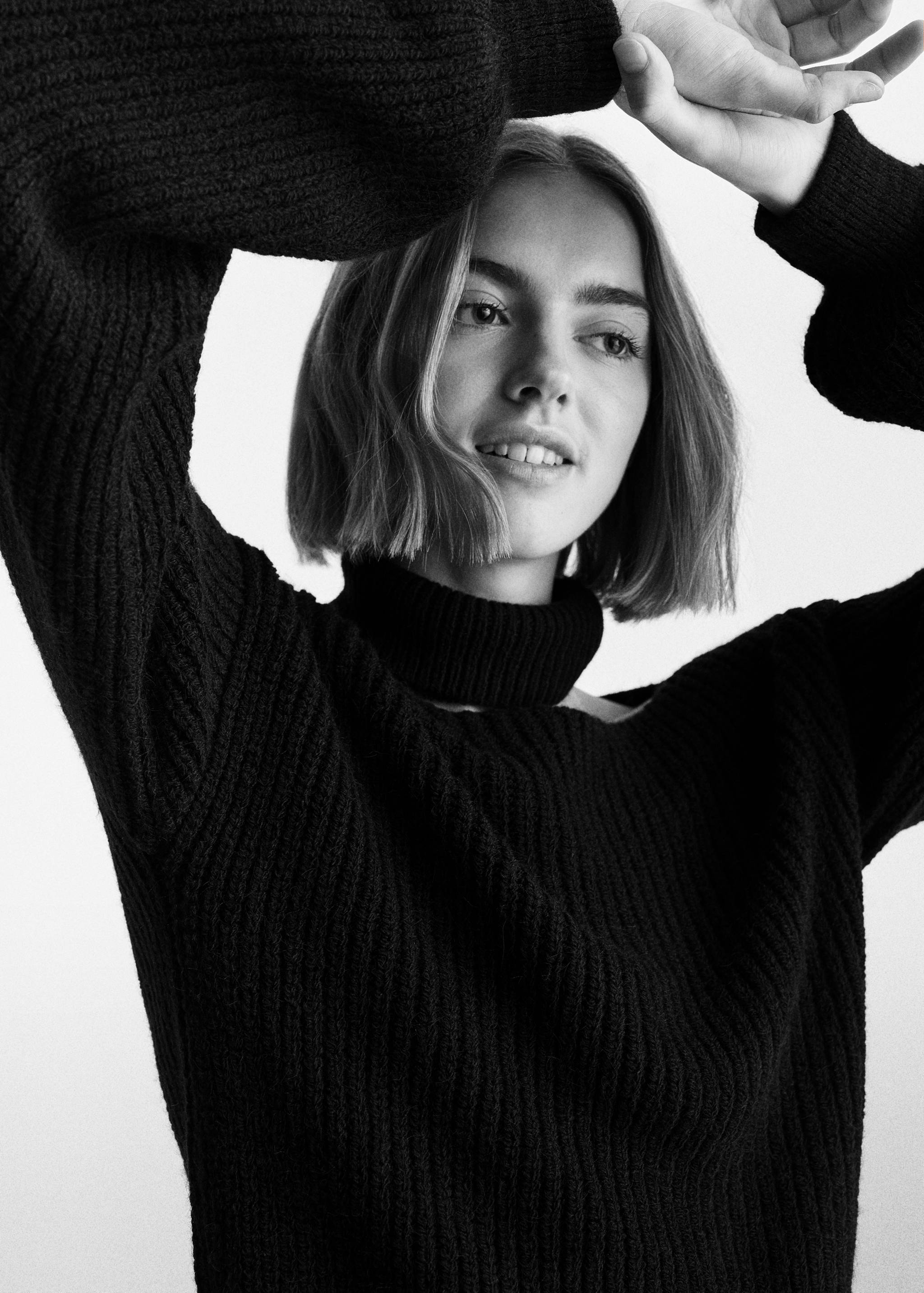 Cut-out neck sweater - Details of the article 2