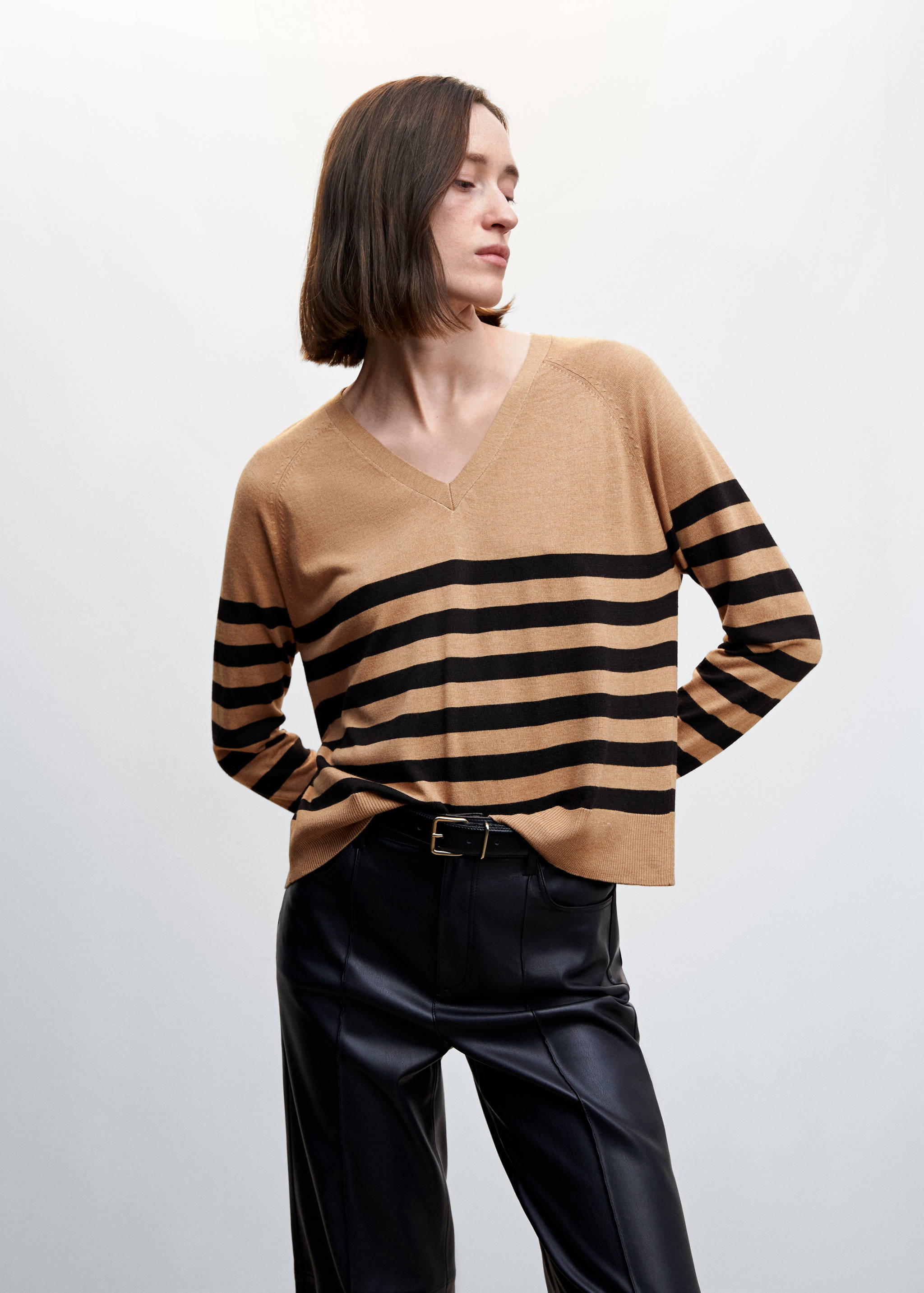Striped fine-knit sweater - Medium plane