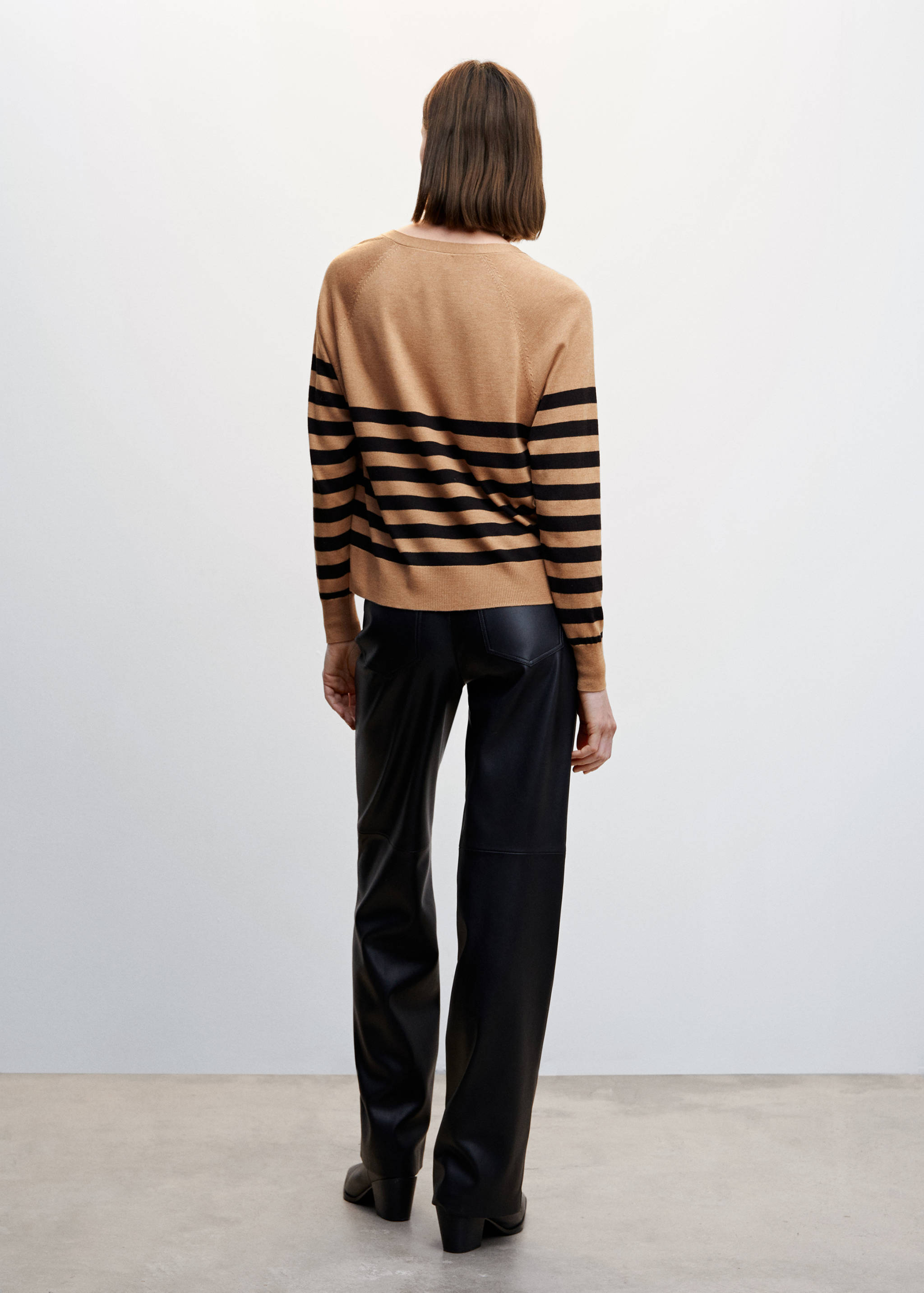 Striped fine-knit sweater - Reverse of the article