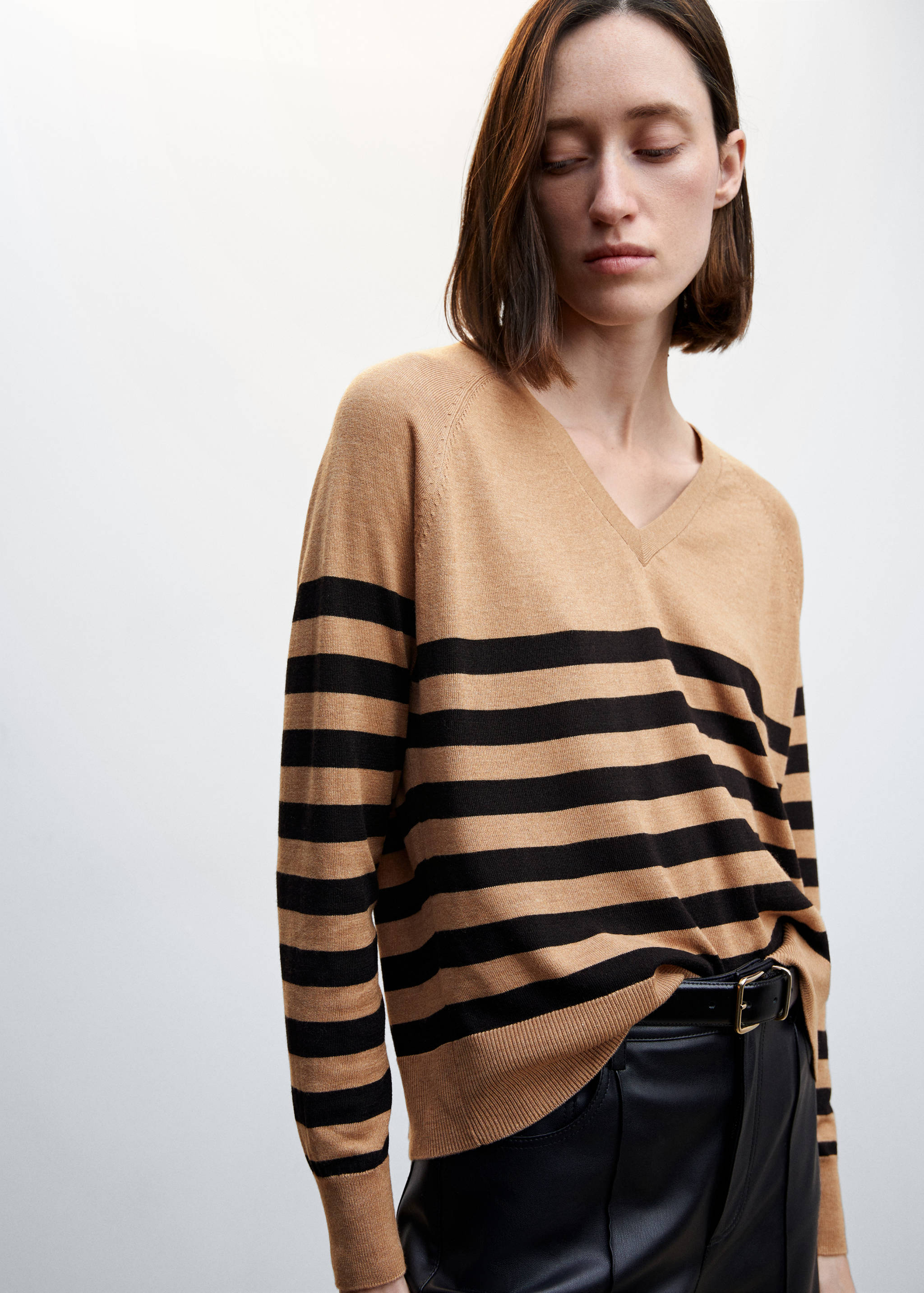 Striped fine-knit sweater - Details of the article 1