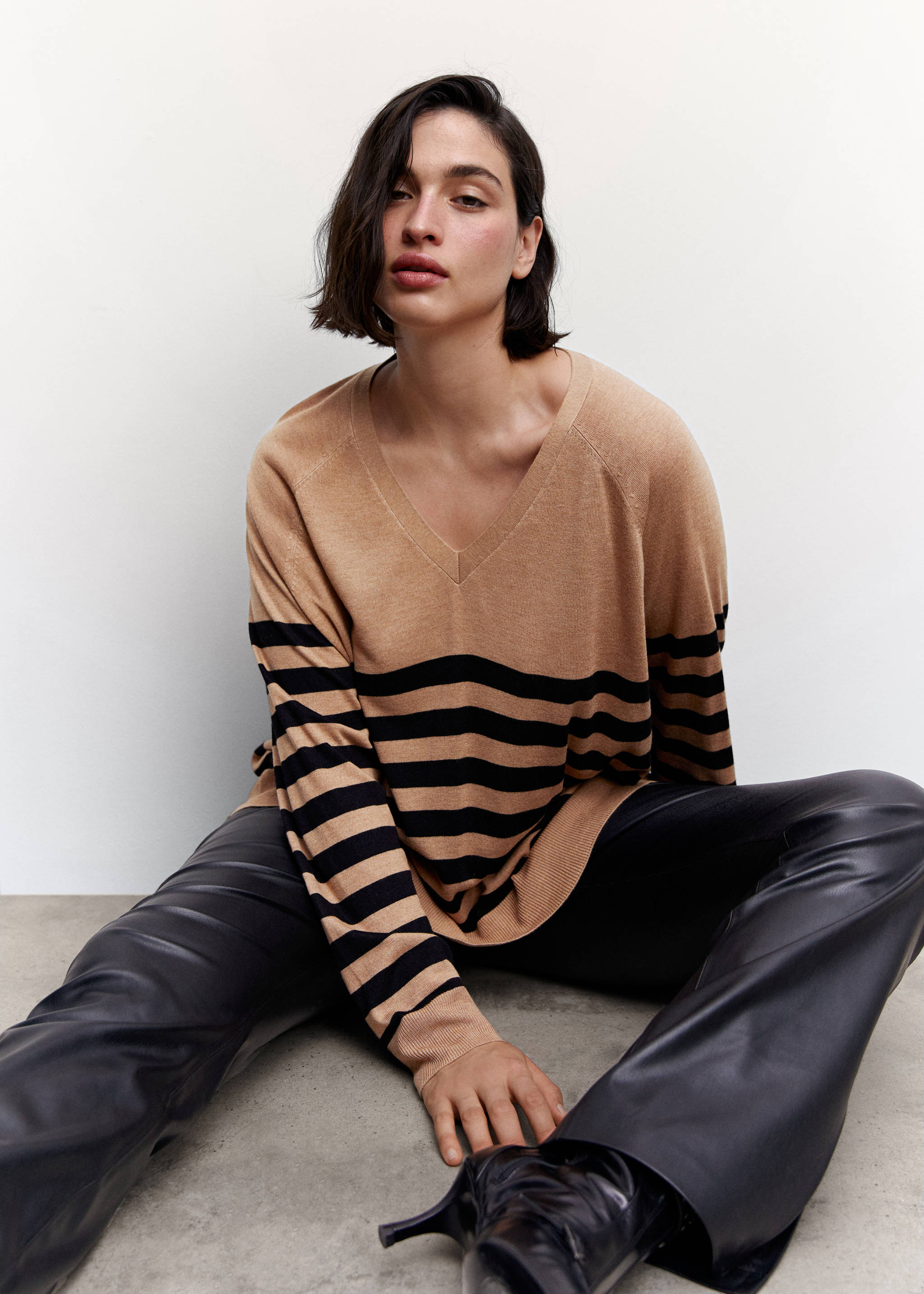 Striped fine-knit sweater - Details of the article 4