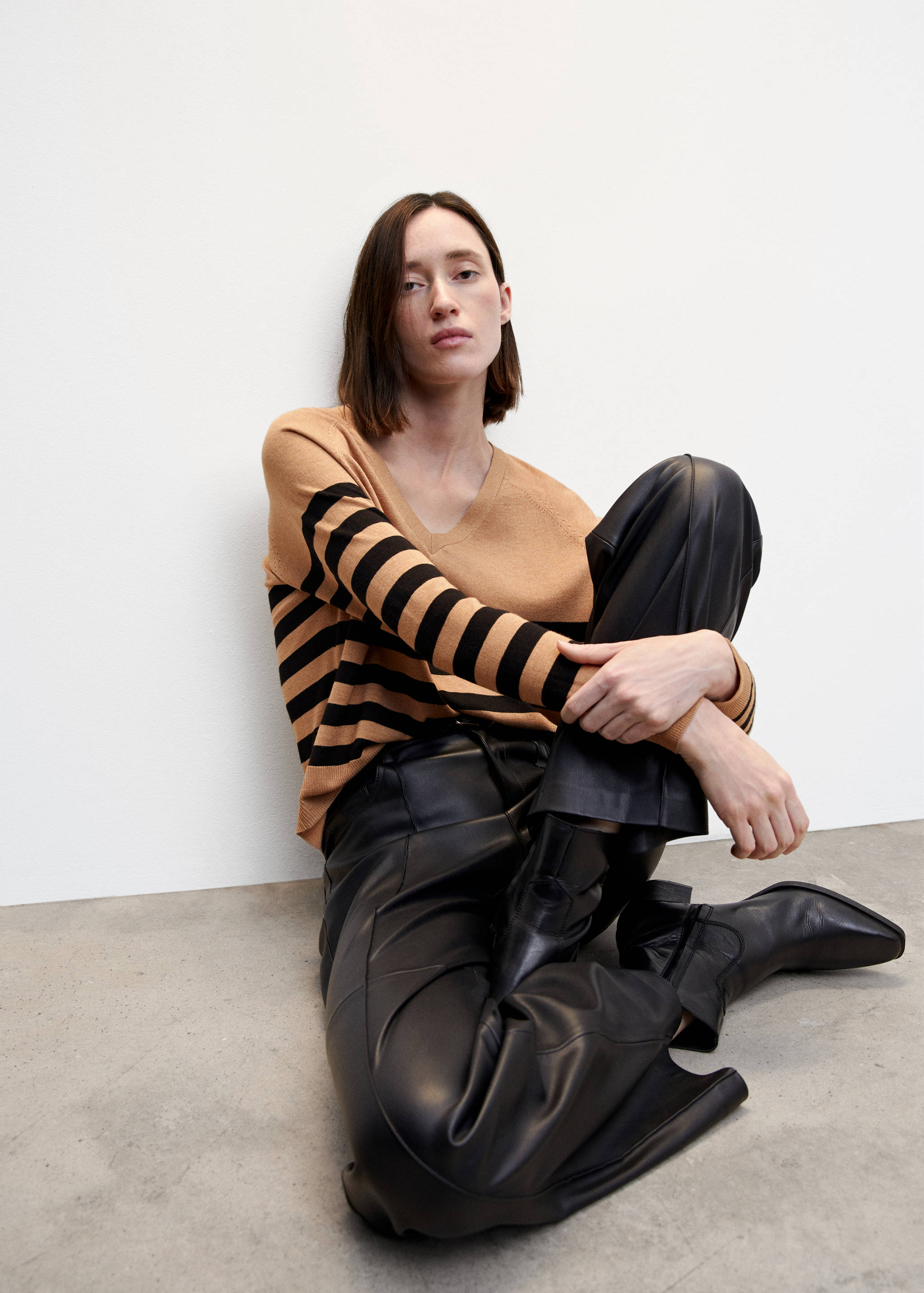 Striped fine-knit sweater - Details of the article 2
