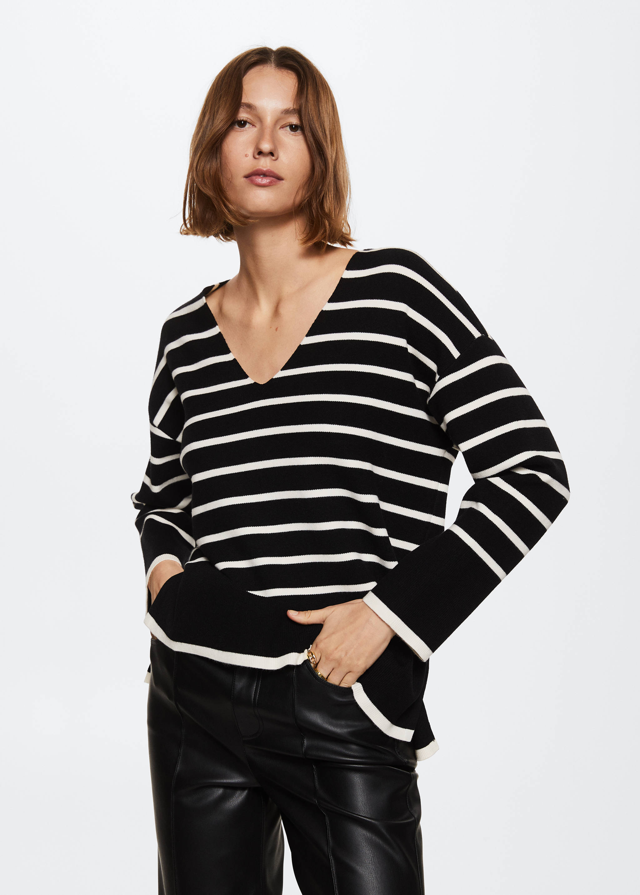 Camisola às riscas oversize - Plano médio