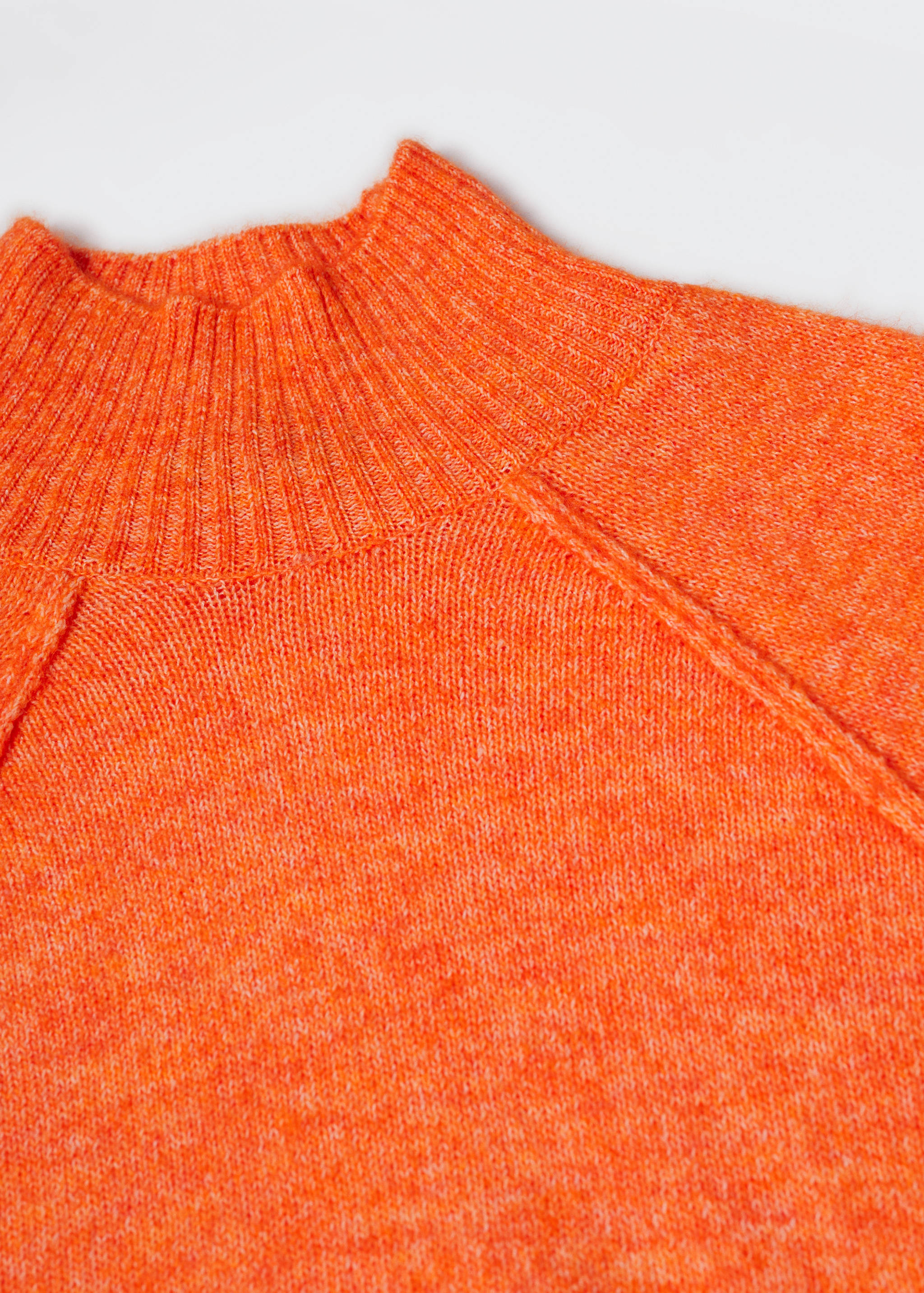 Turtleneck sweater with seams - Details of the article 8