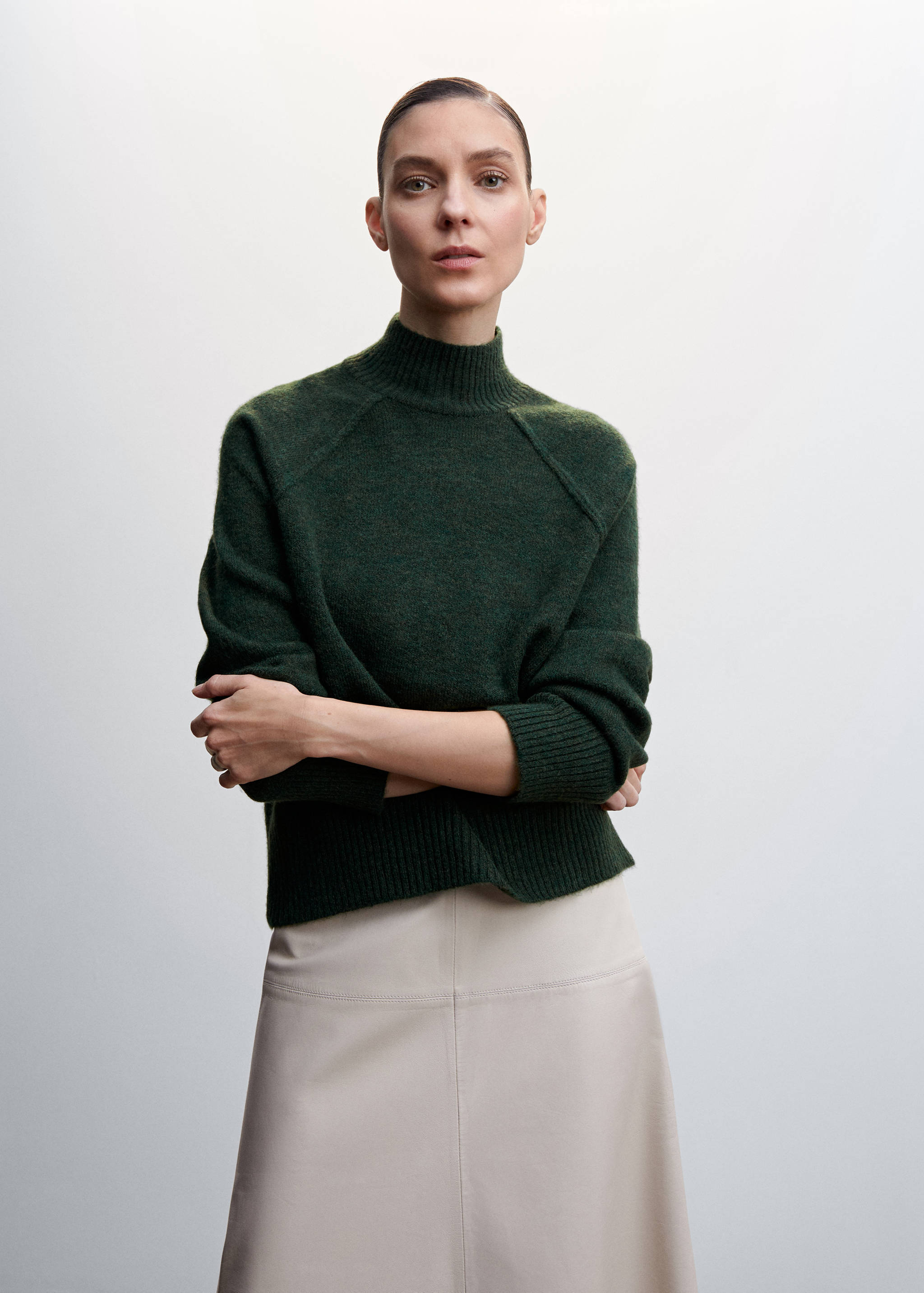 Turtleneck sweater with seams - Medium plane