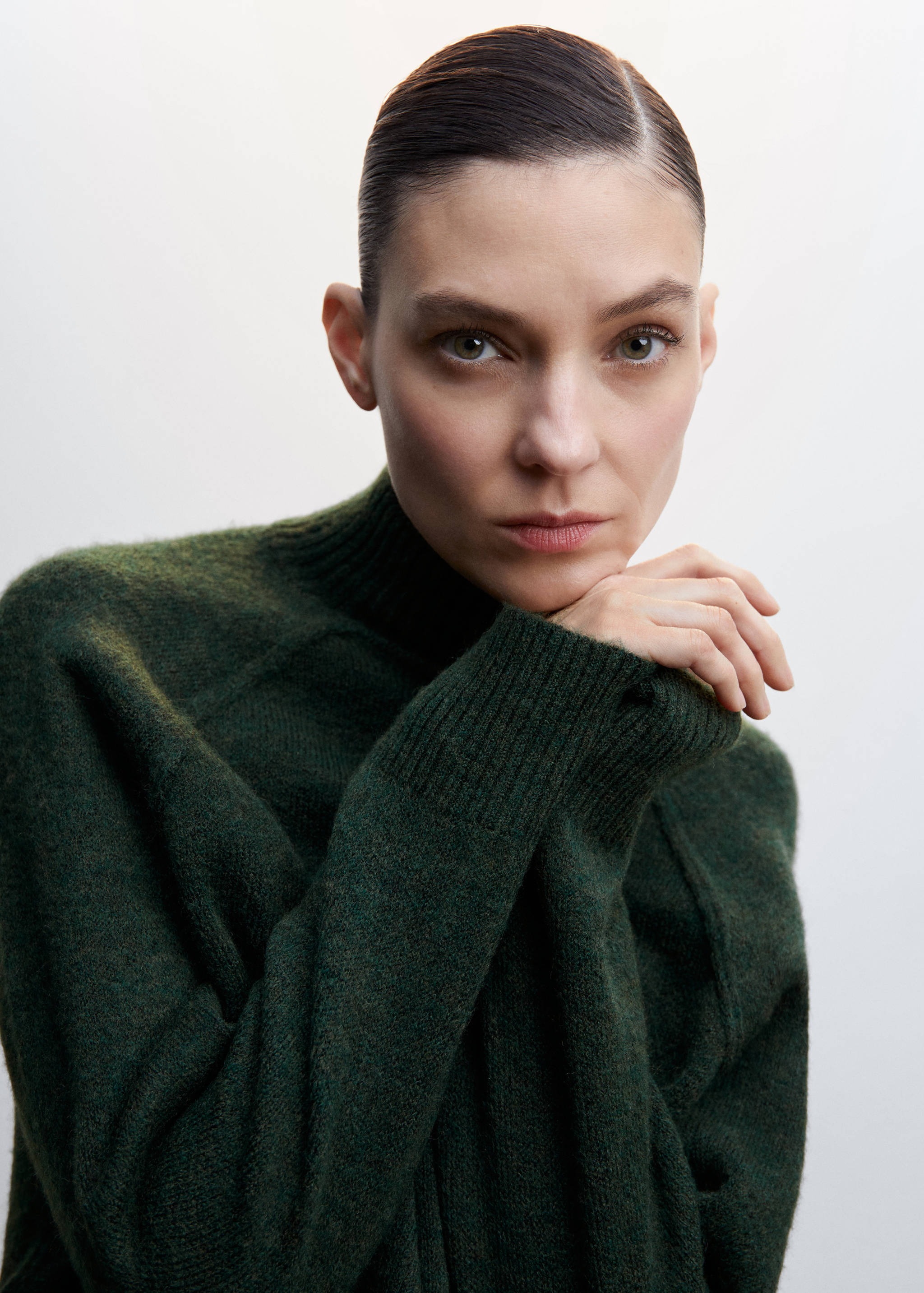 Turtleneck sweater with seams - Details of the article 1