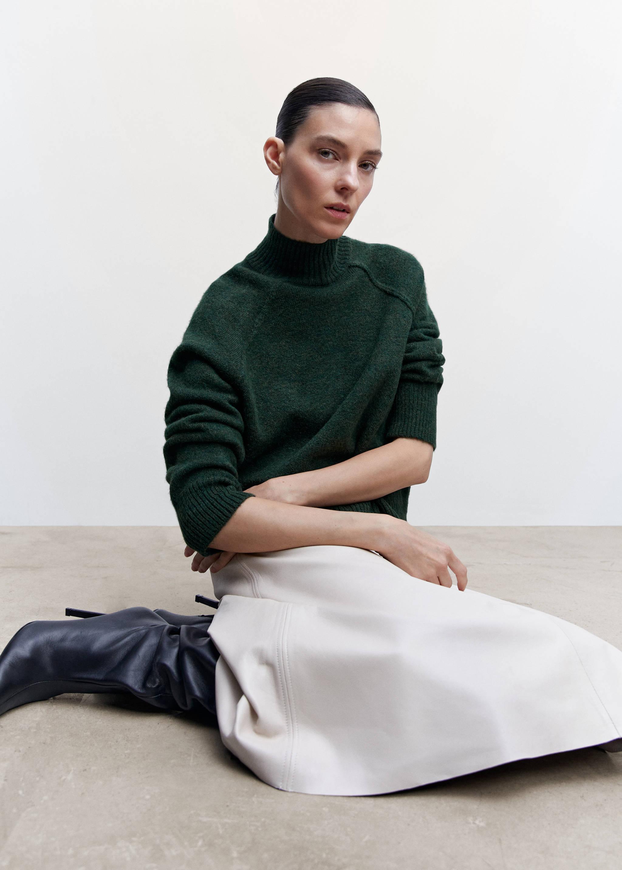 Turtleneck sweater with seams - Details of the article 2