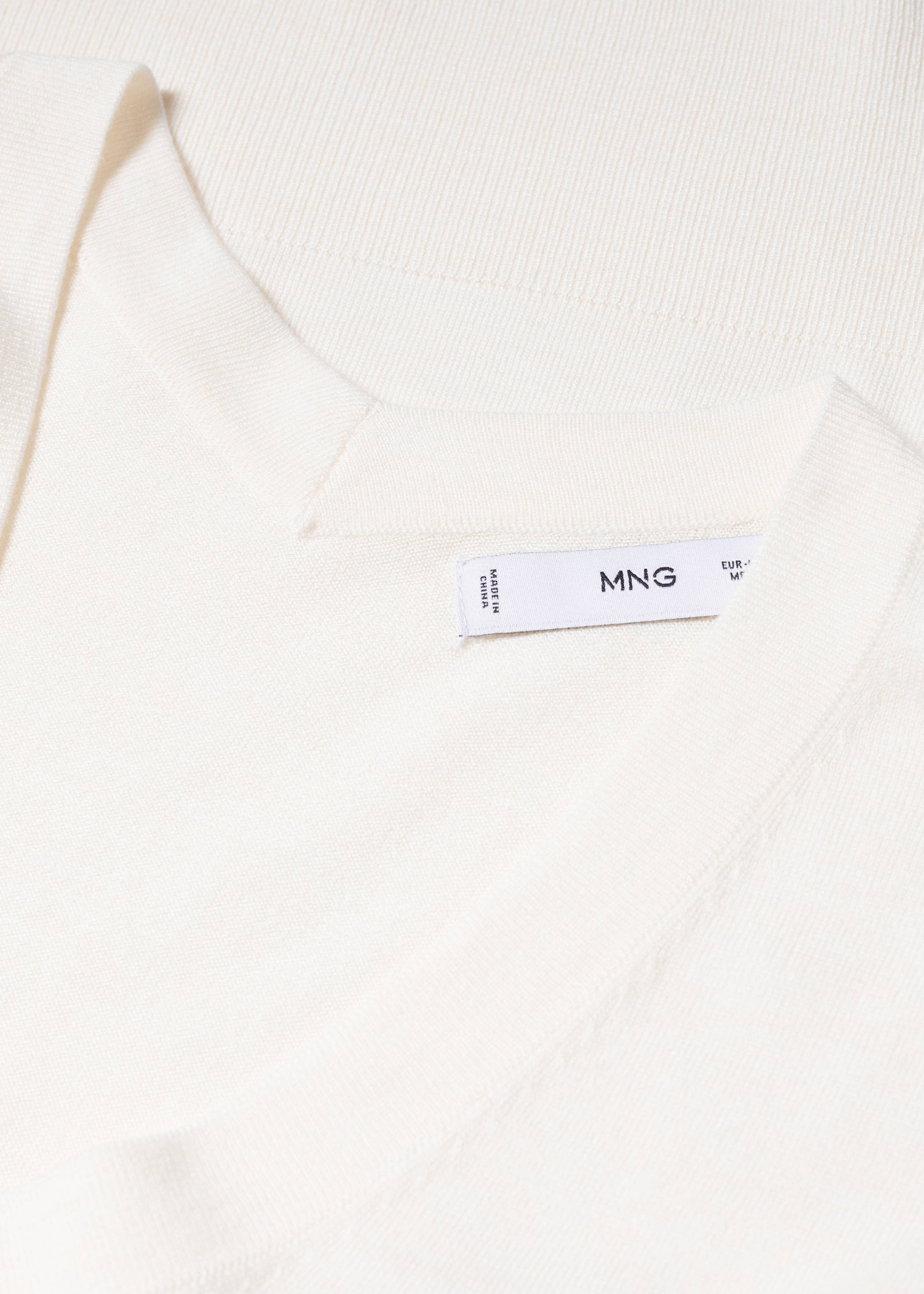 V-neck pullover with slits - Details of the article 8