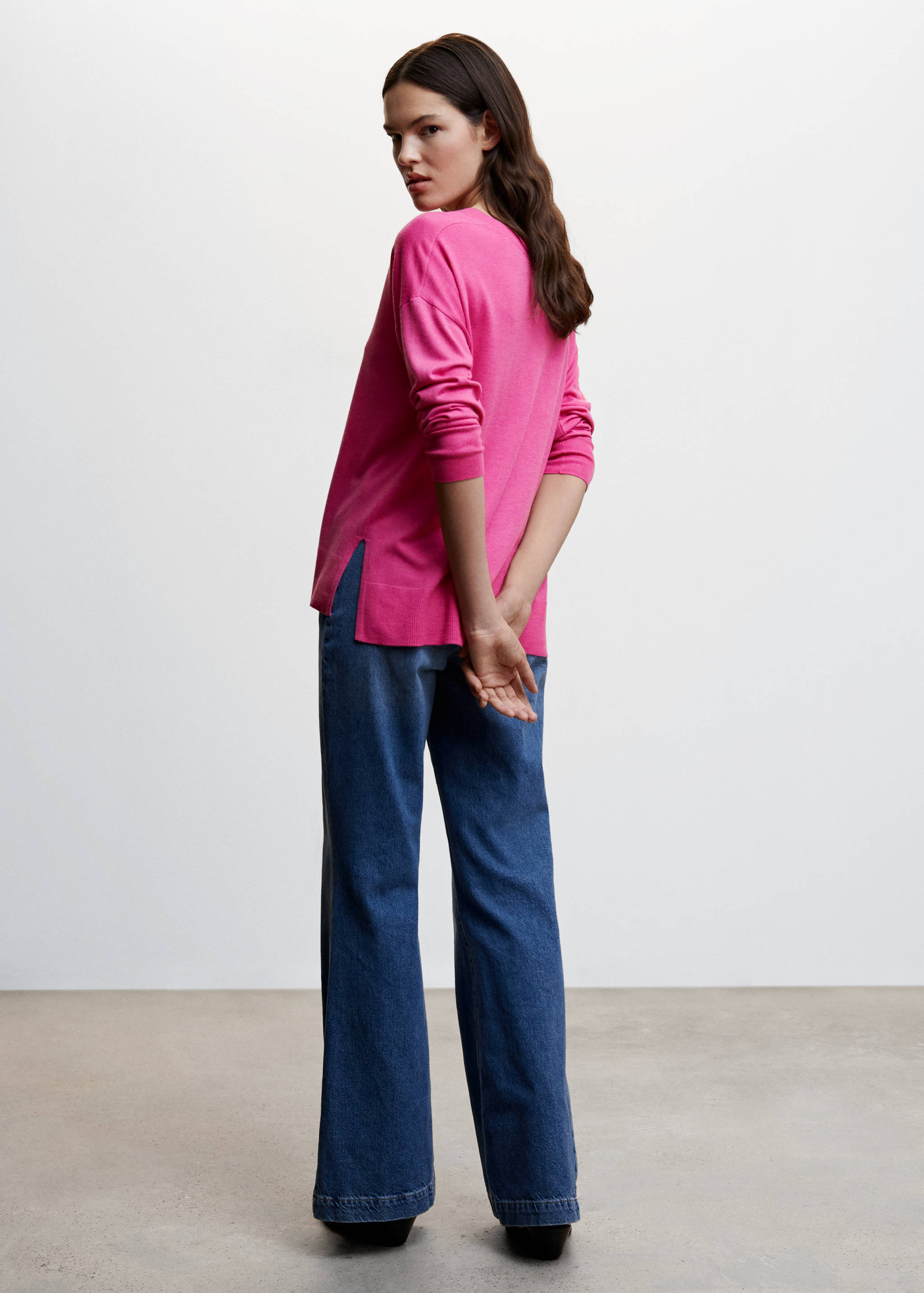 V-neck pullover with slits - Reverse of the article