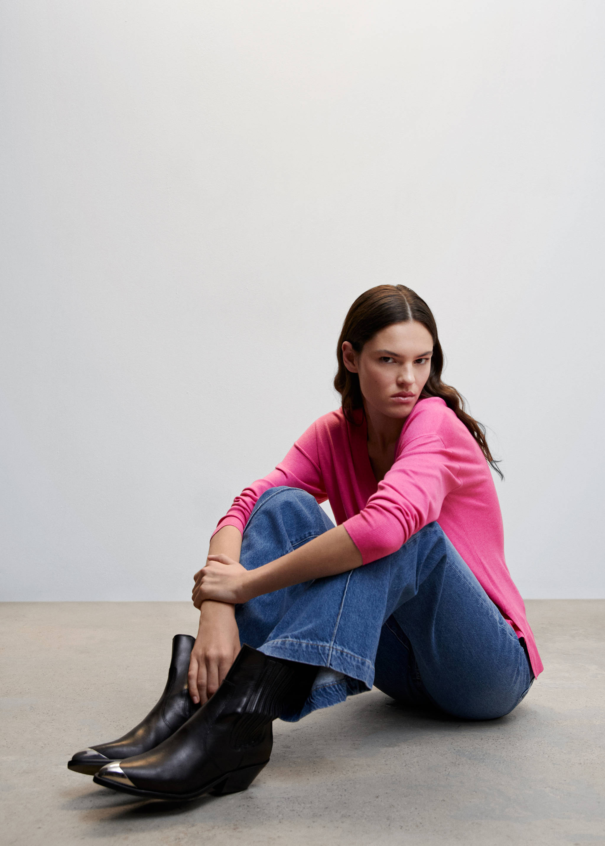 V-neck pullover with slits - Details of the article 6