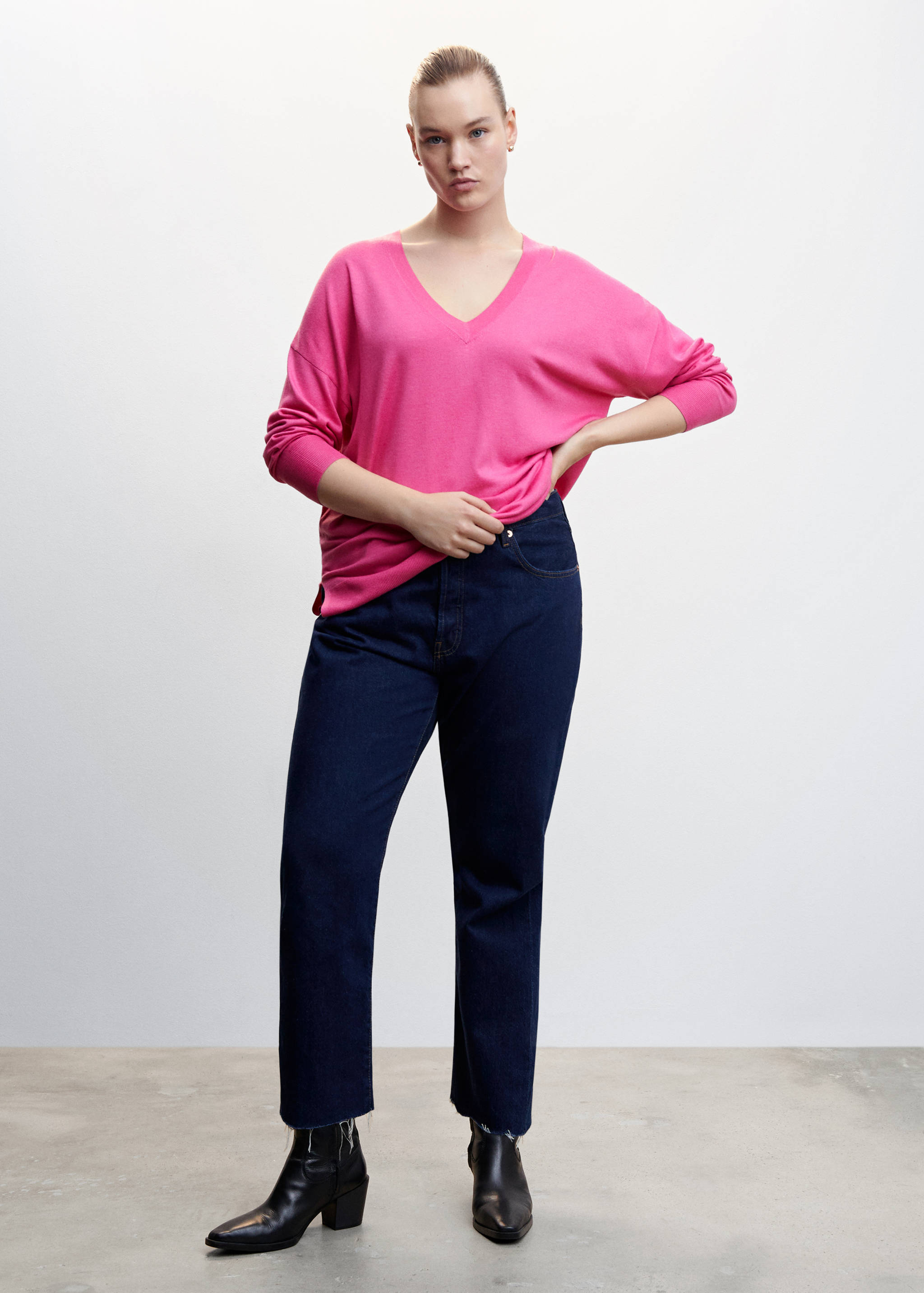 V-neck pullover with slits - Details of the article 3