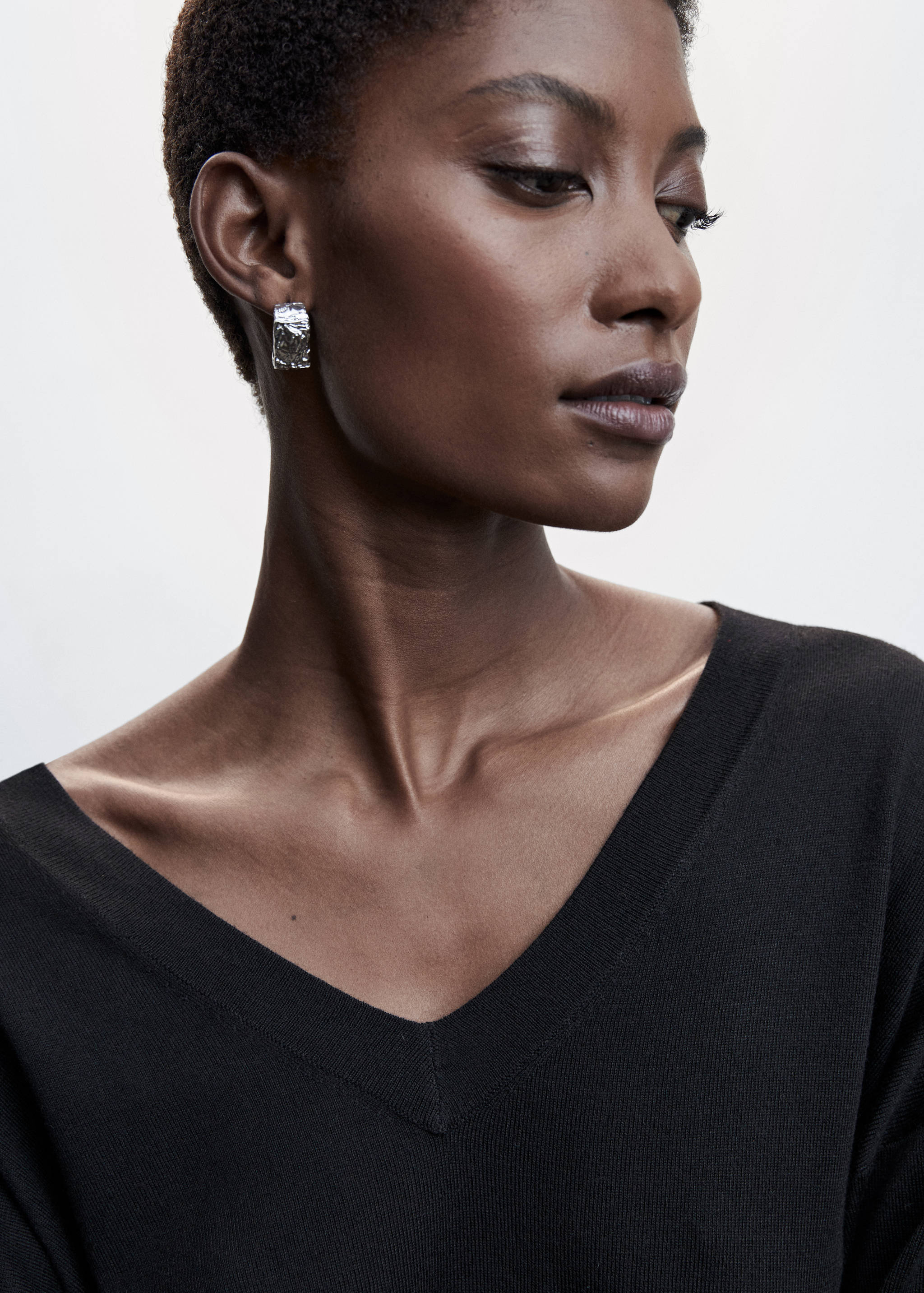 V-neck pullover with slits - Details of the article 1