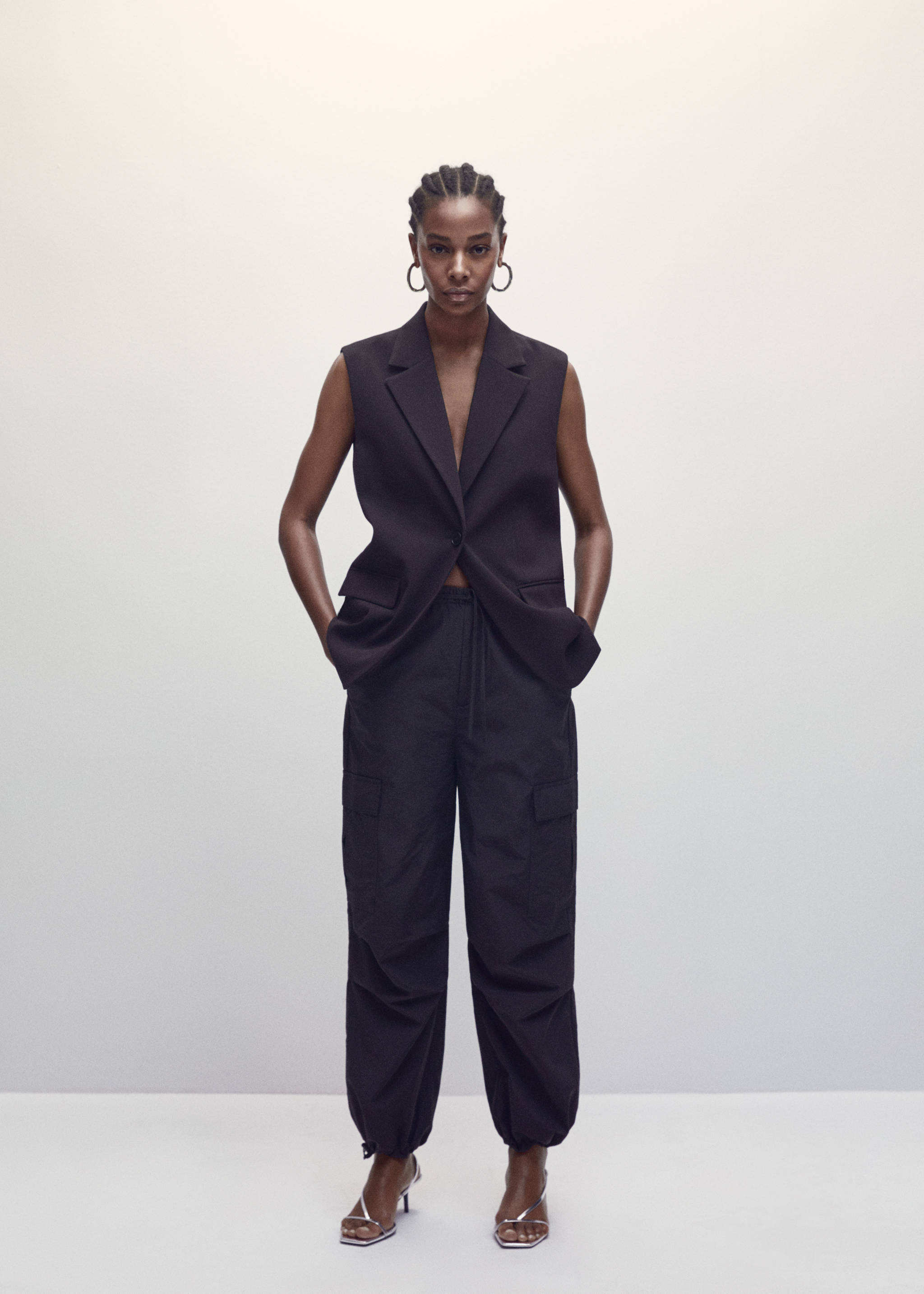 Sandália tiras metalizada - Plano geral