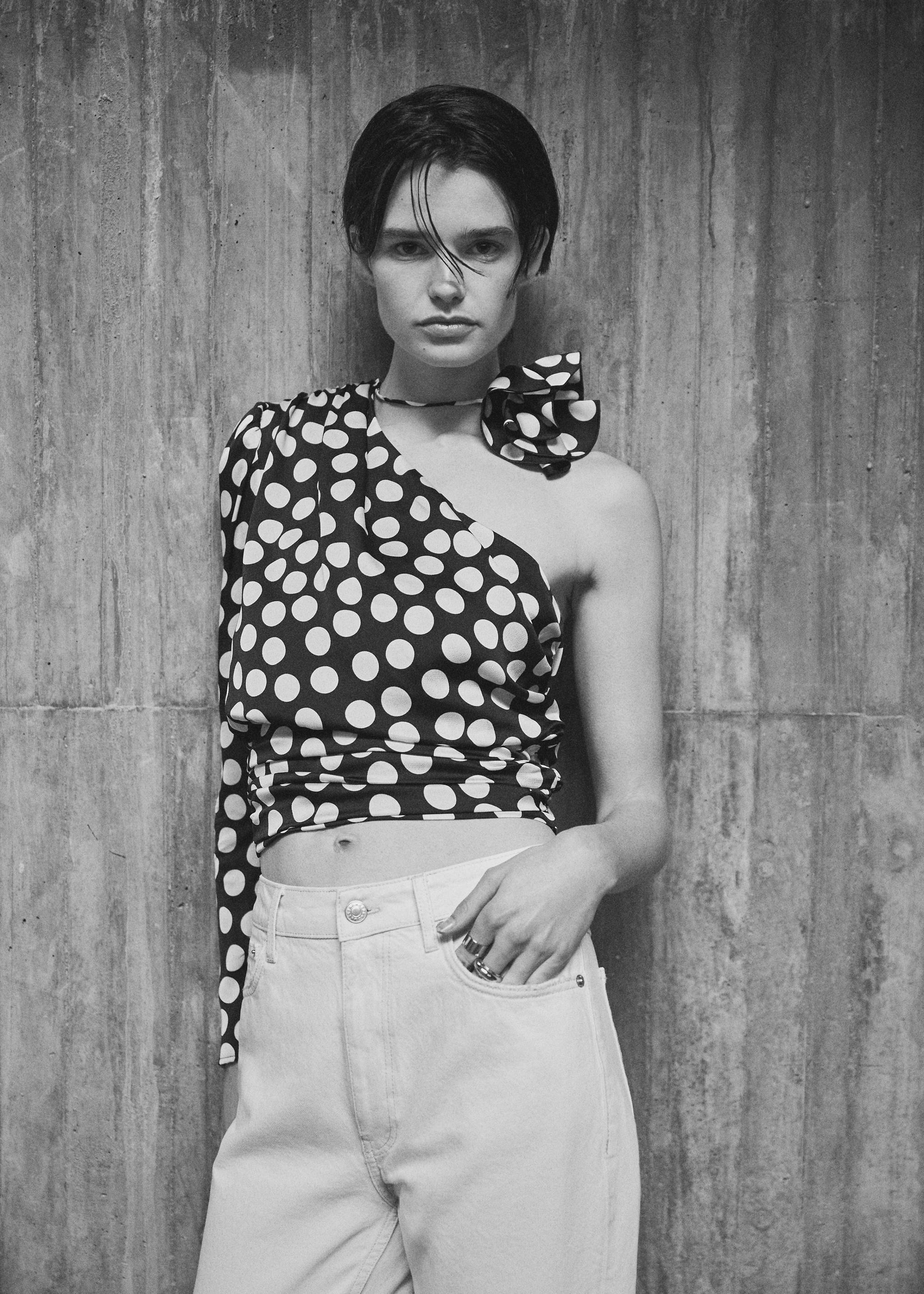 Μπλούζα πουά απλικέ λουλούδι - Λεπτομέρεια του προϊόντος 6