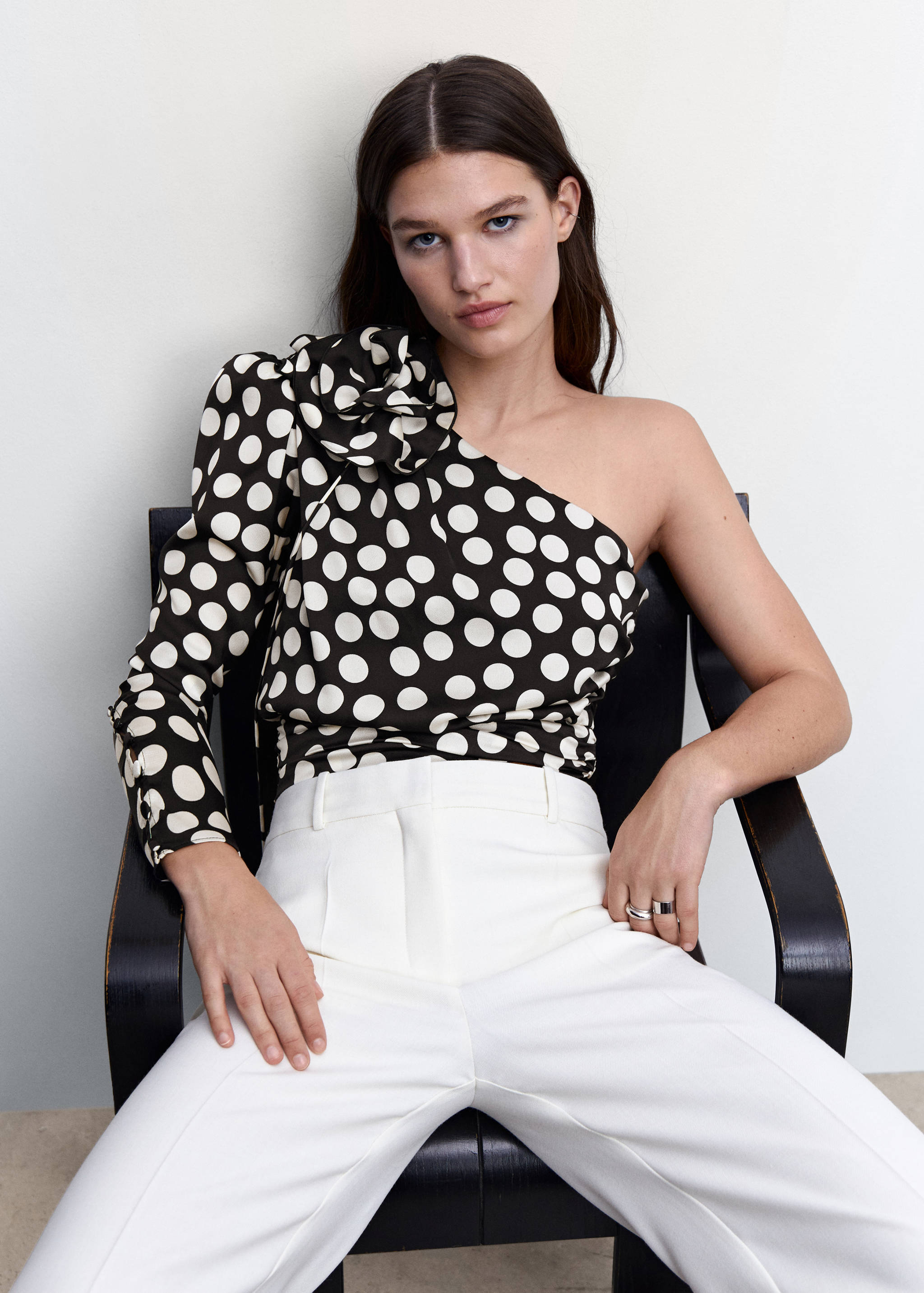 Μπλούζα πουά απλικέ λουλούδι - Λεπτομέρεια του προϊόντος 2