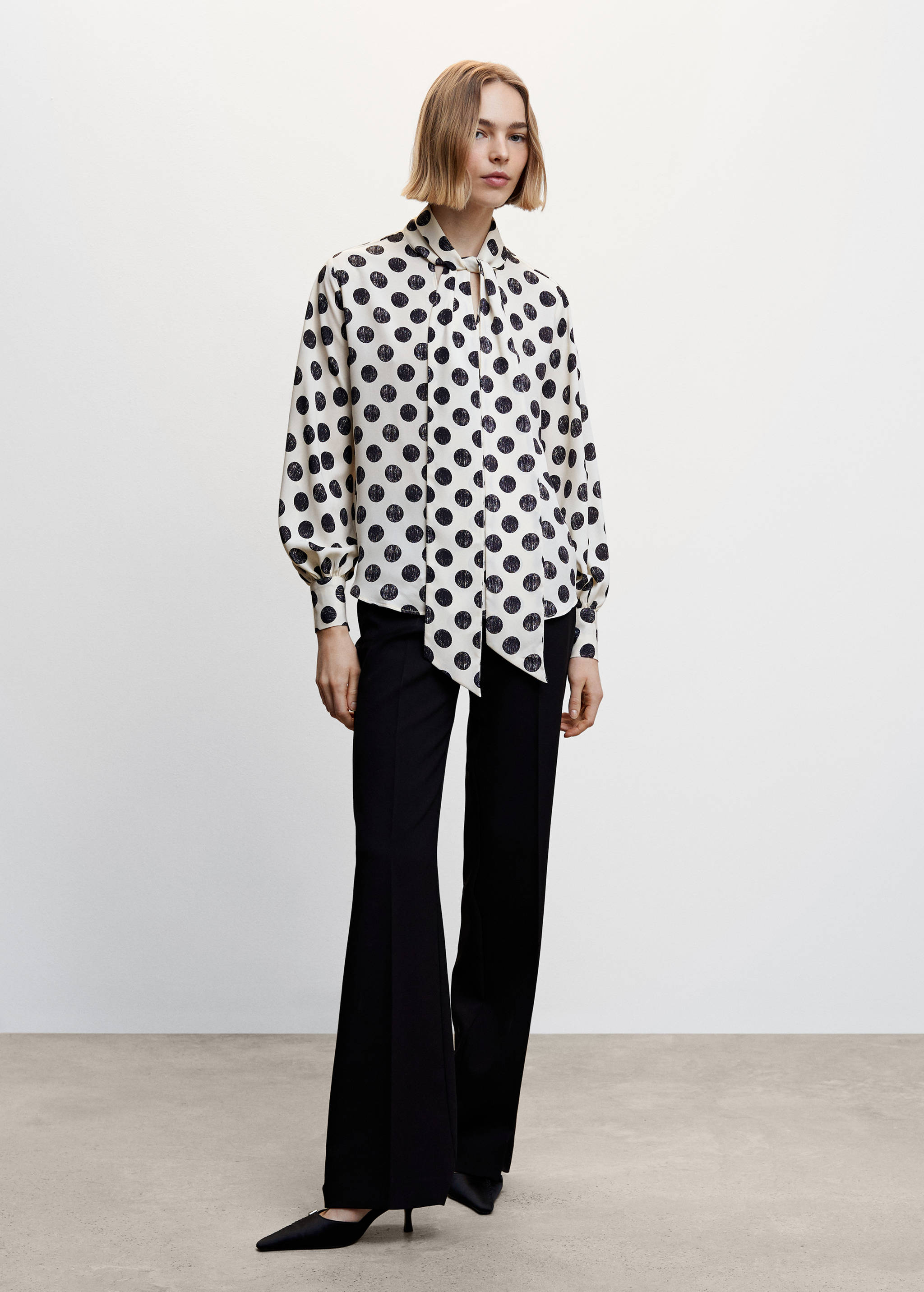 Bow polka-dot blouse - General plane