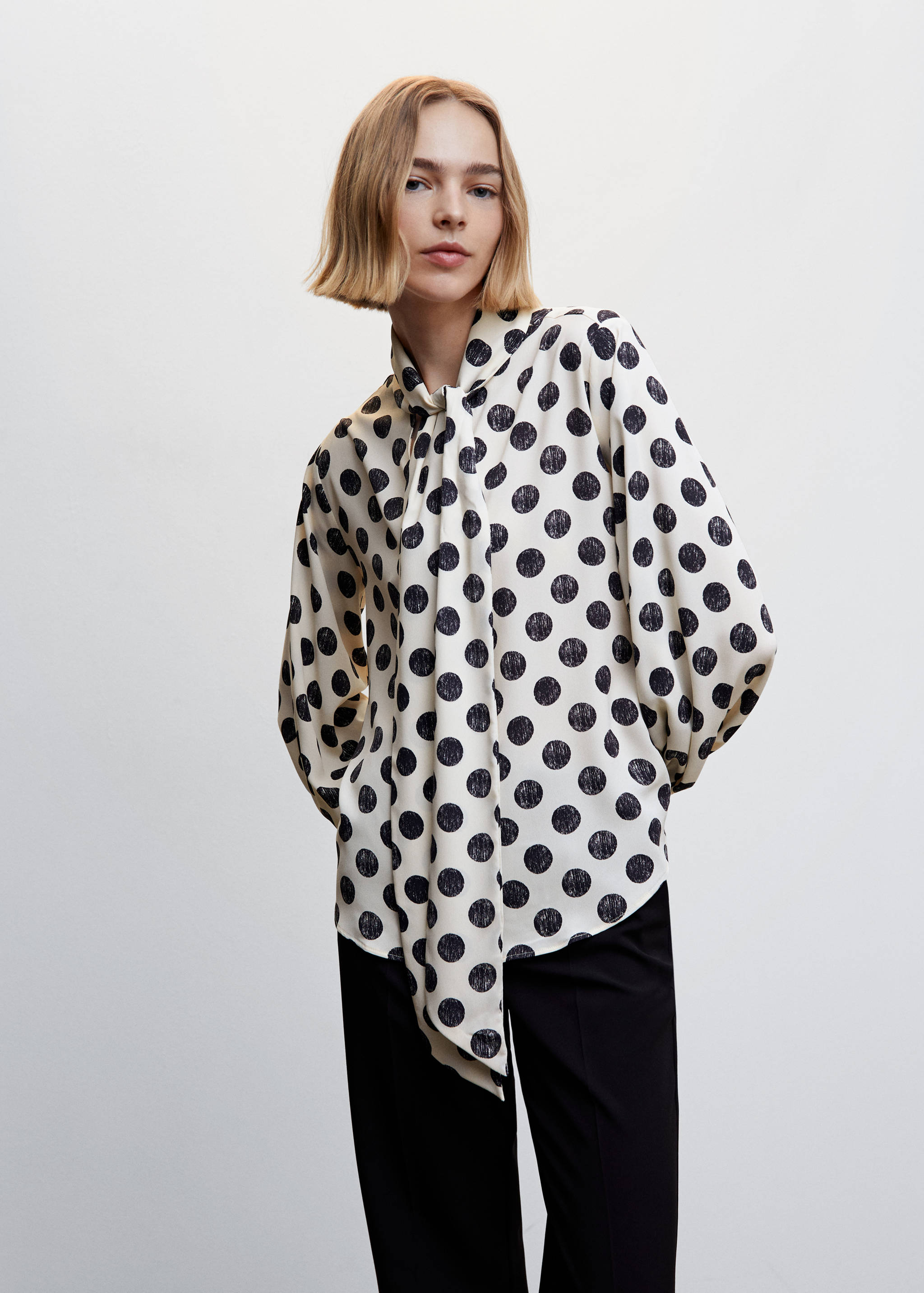 Bow polka-dot blouse - Medium plane