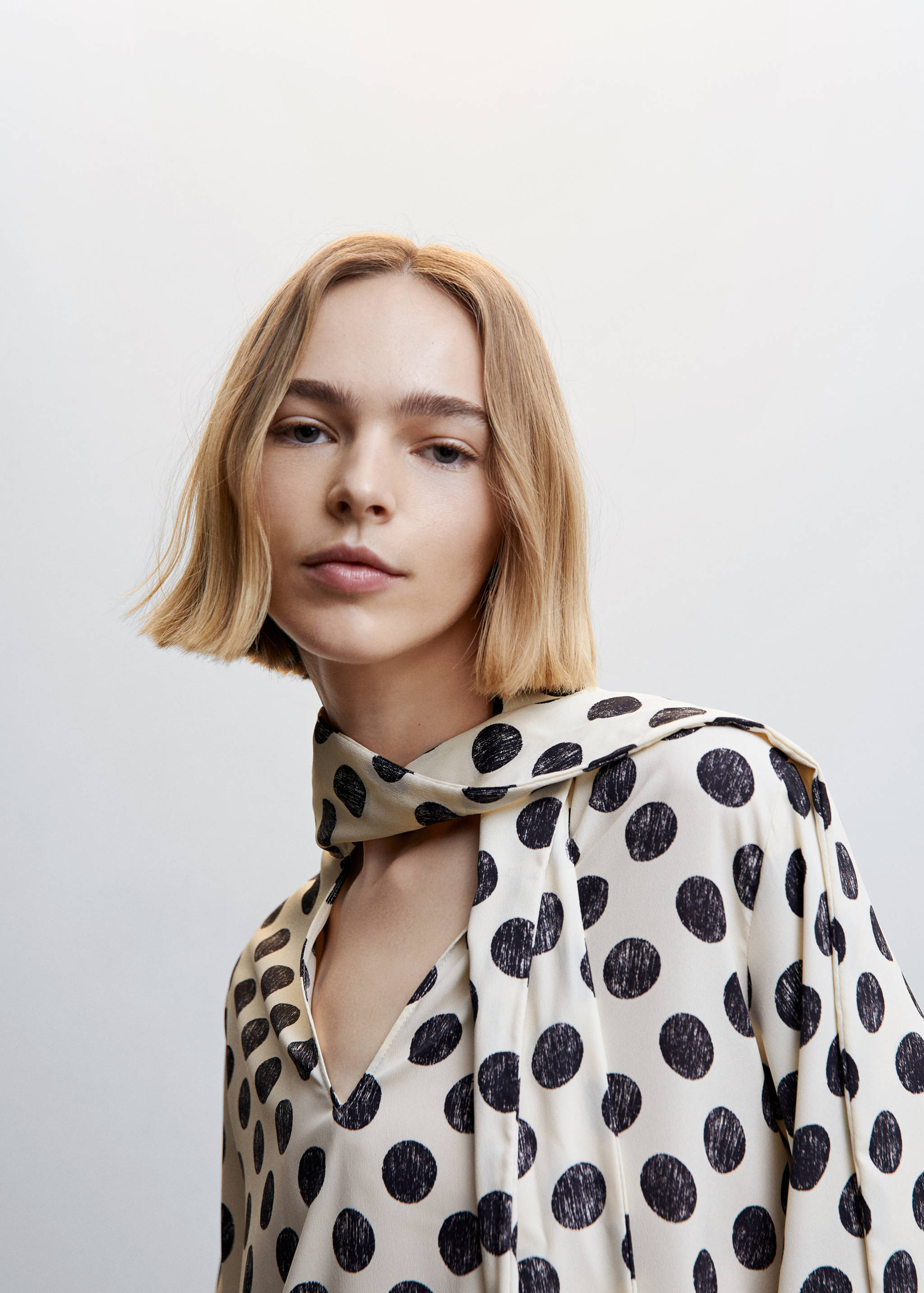 Bow polka-dot blouse - Details of the article 1