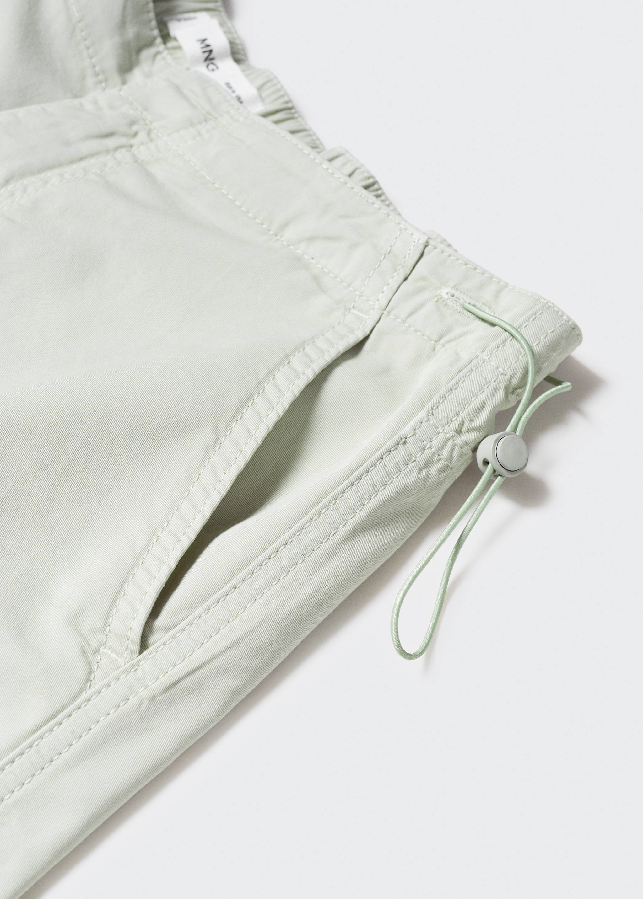 Calças à paraquedista - Pormenor do artigo 8