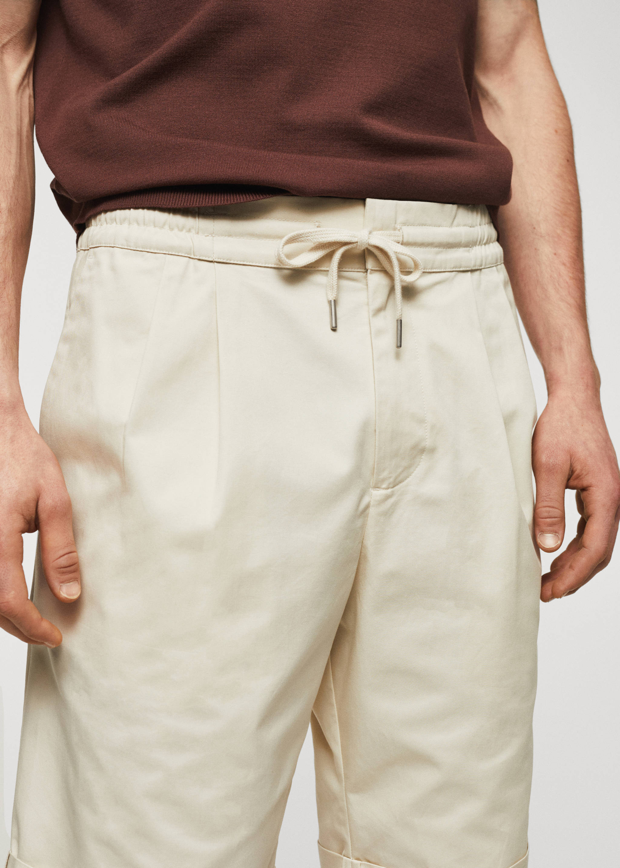 Cotton pleated Bermuda shorts - Details of the article 1