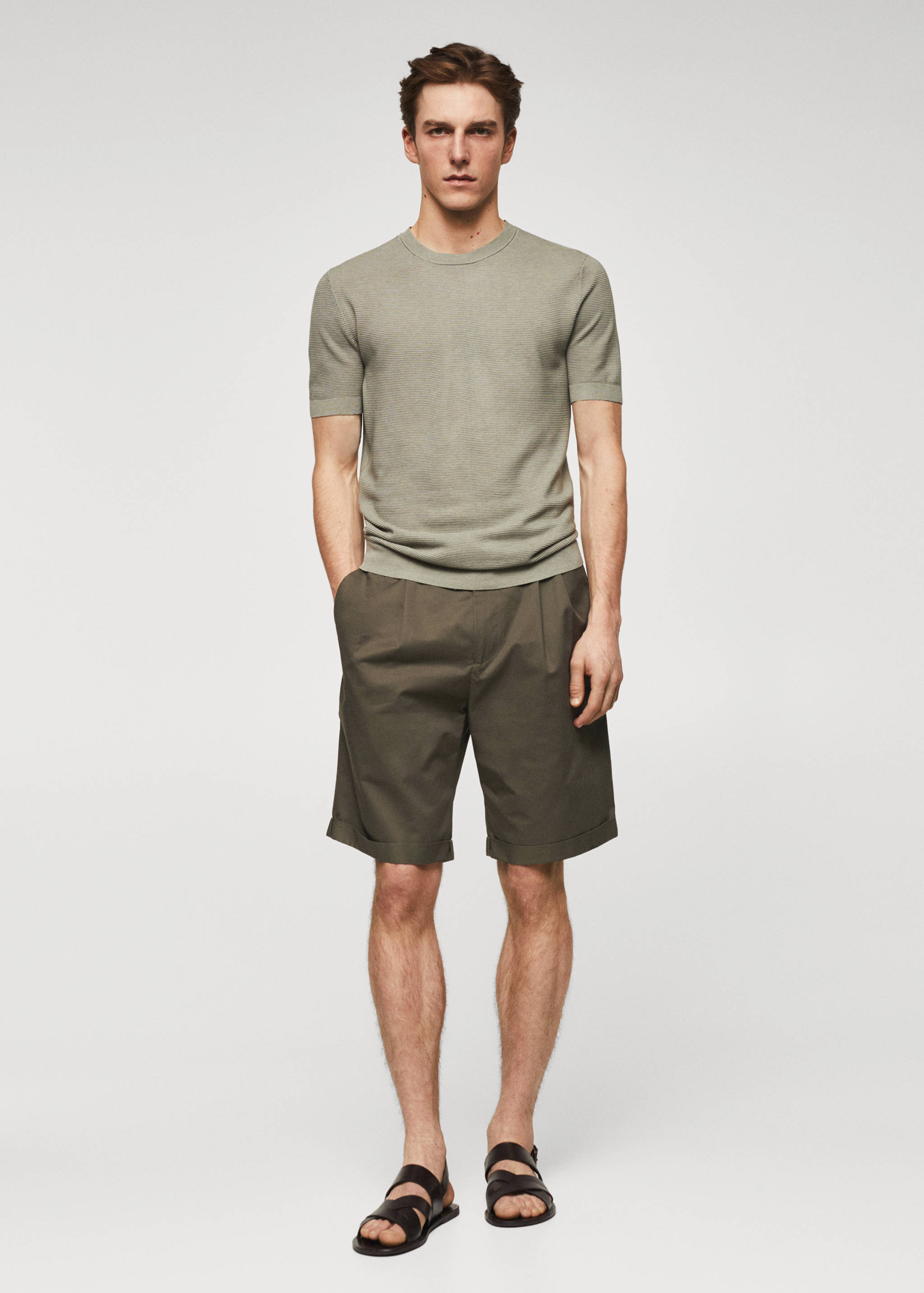 Cotton pleated Bermuda shorts - General plane