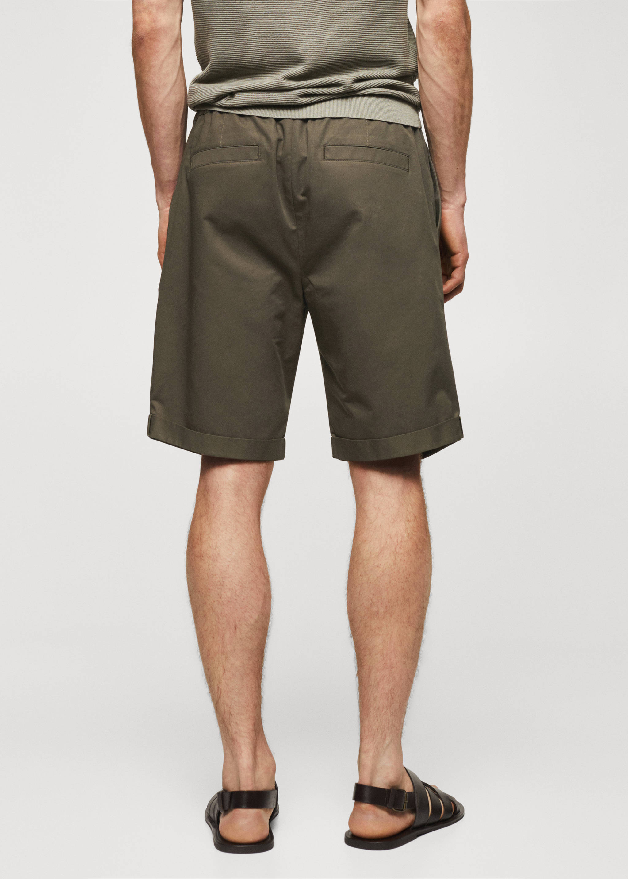 Cotton pleated Bermuda shorts - Reverse of the article