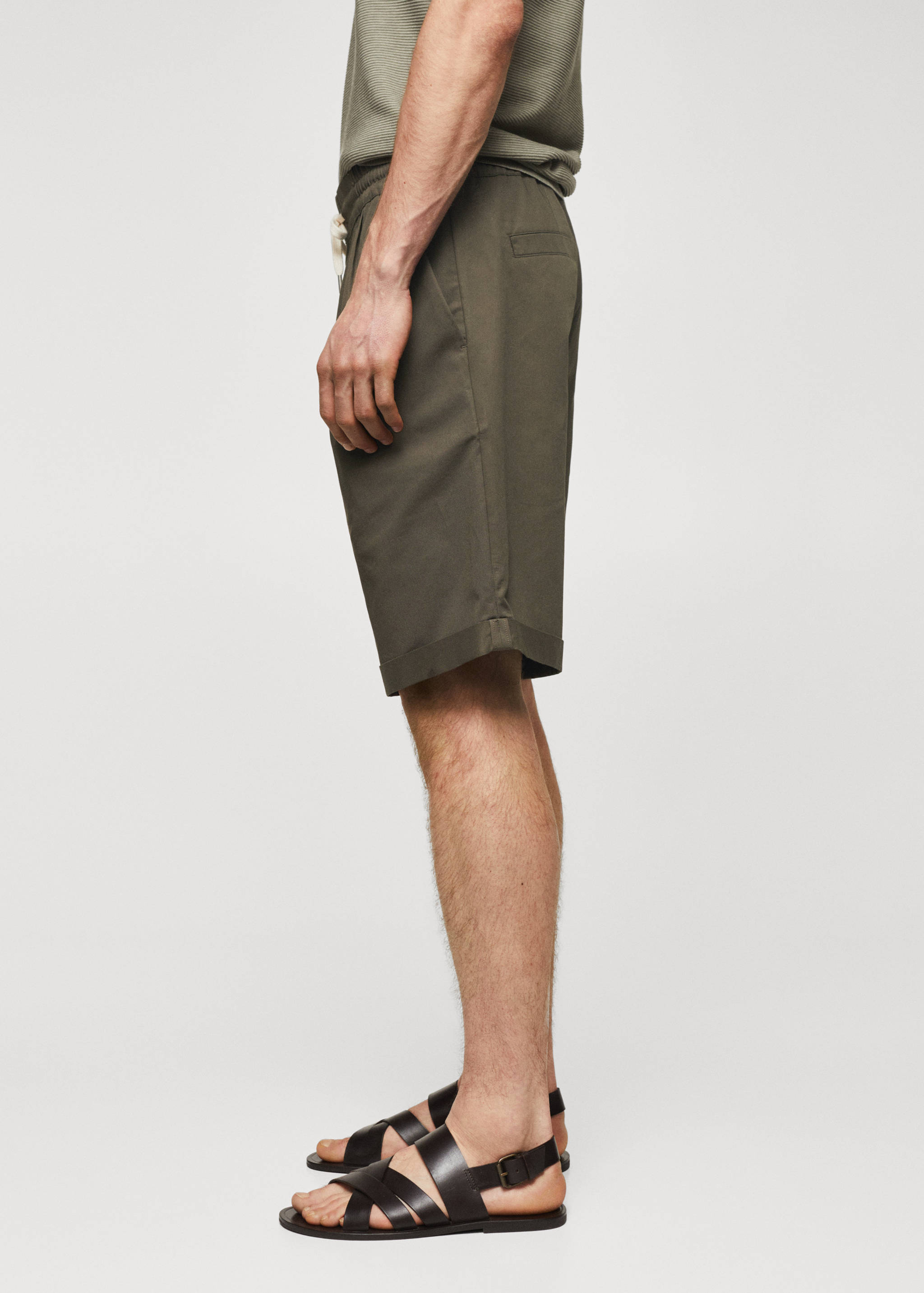 Cotton pleated Bermuda shorts - Details of the article 4