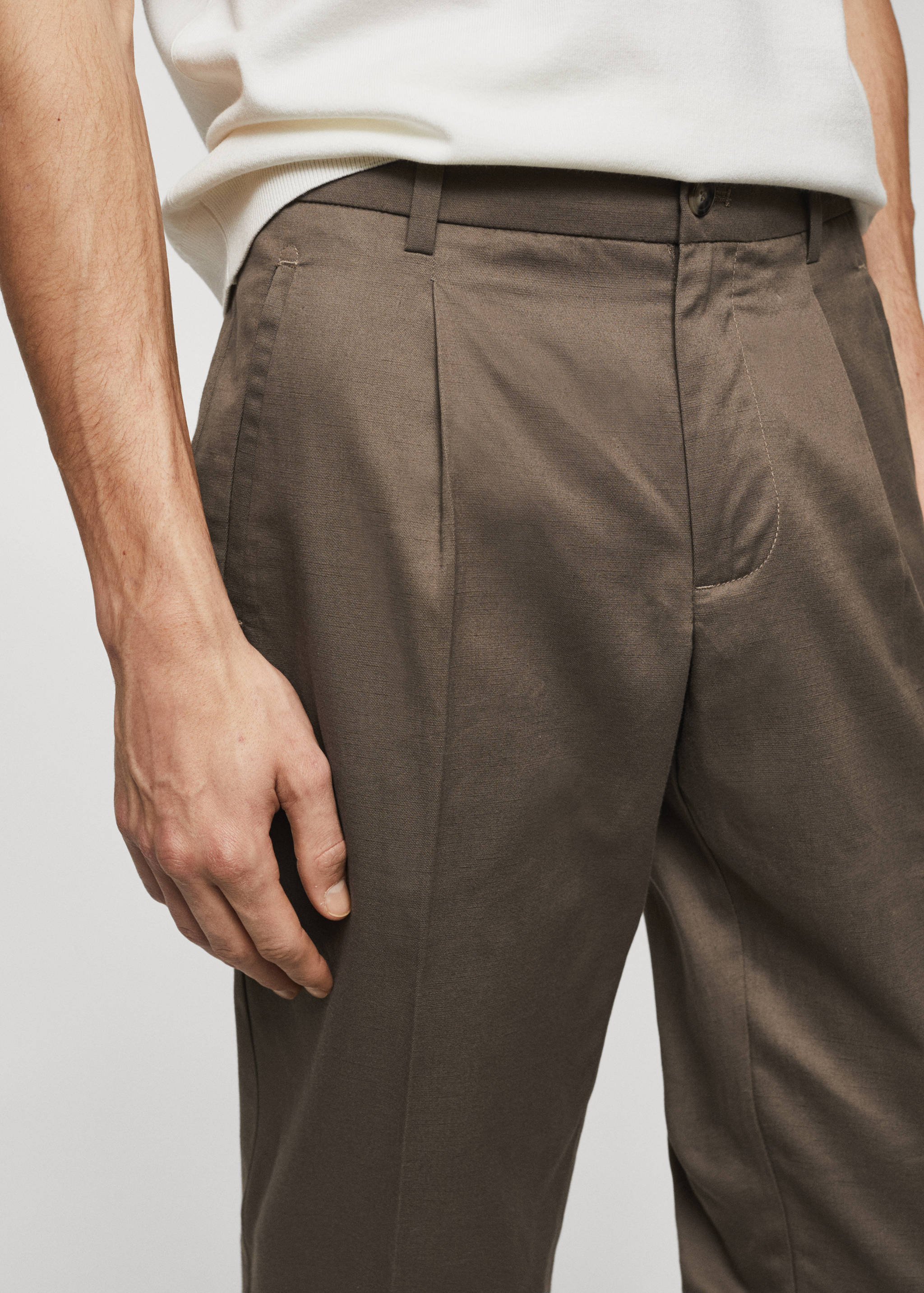 Cotton linen suit trousers with pleats - Details of the article 1