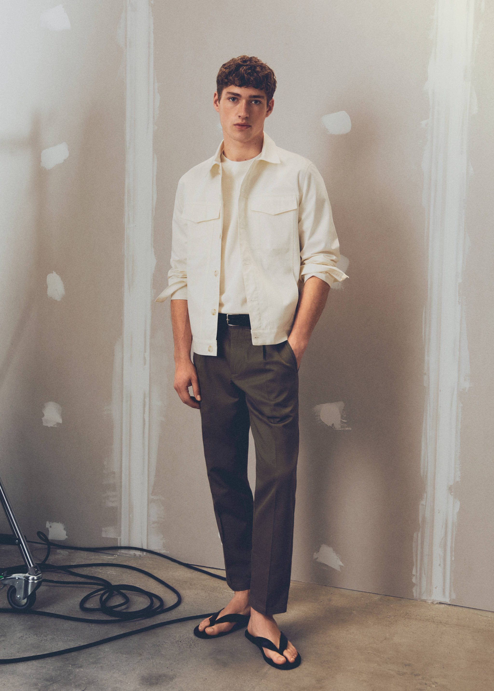 Cotton linen suit trousers with pleats - Details of the article 6