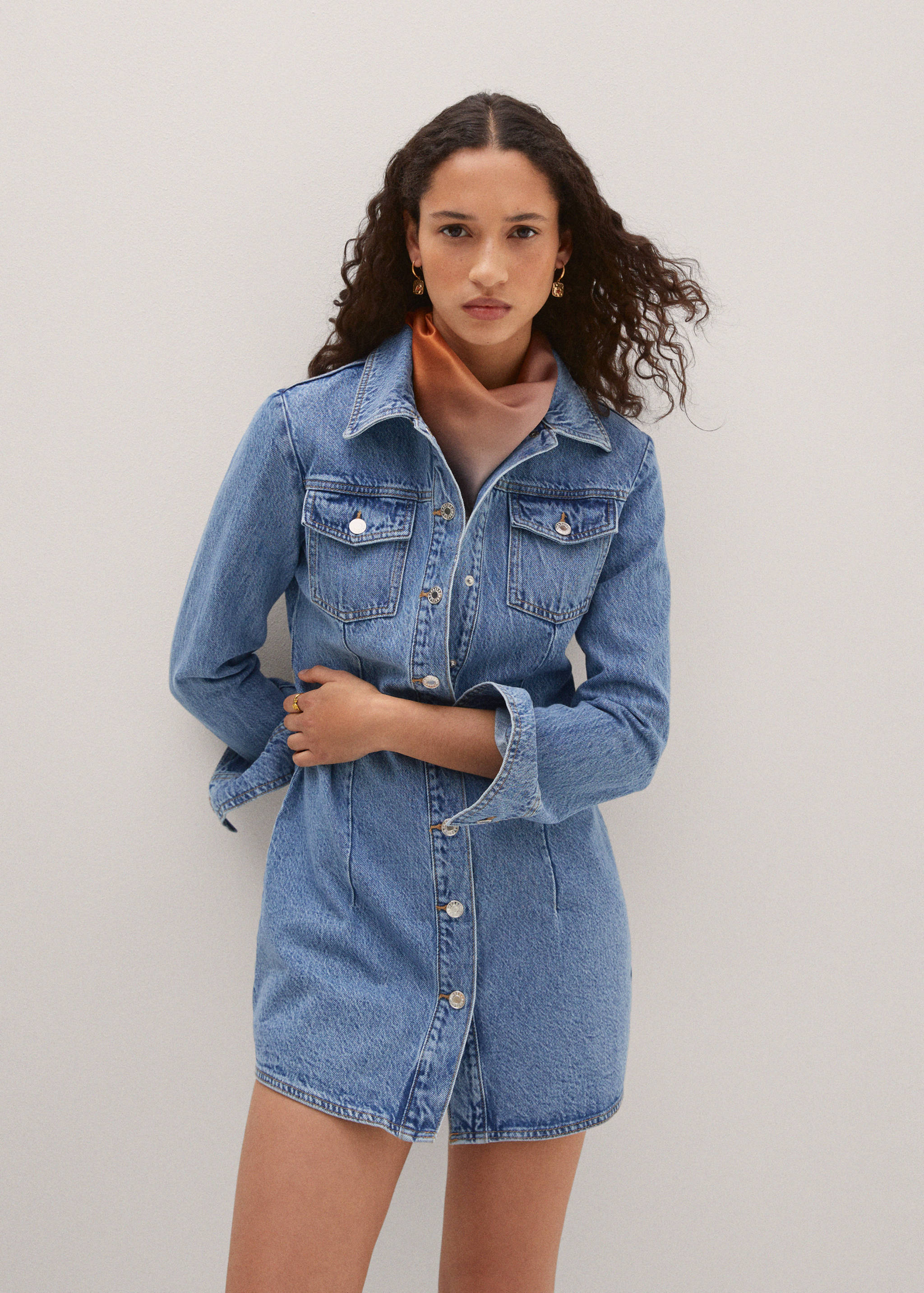 Jeanskleid mit Taschen - Mittlere Ansicht