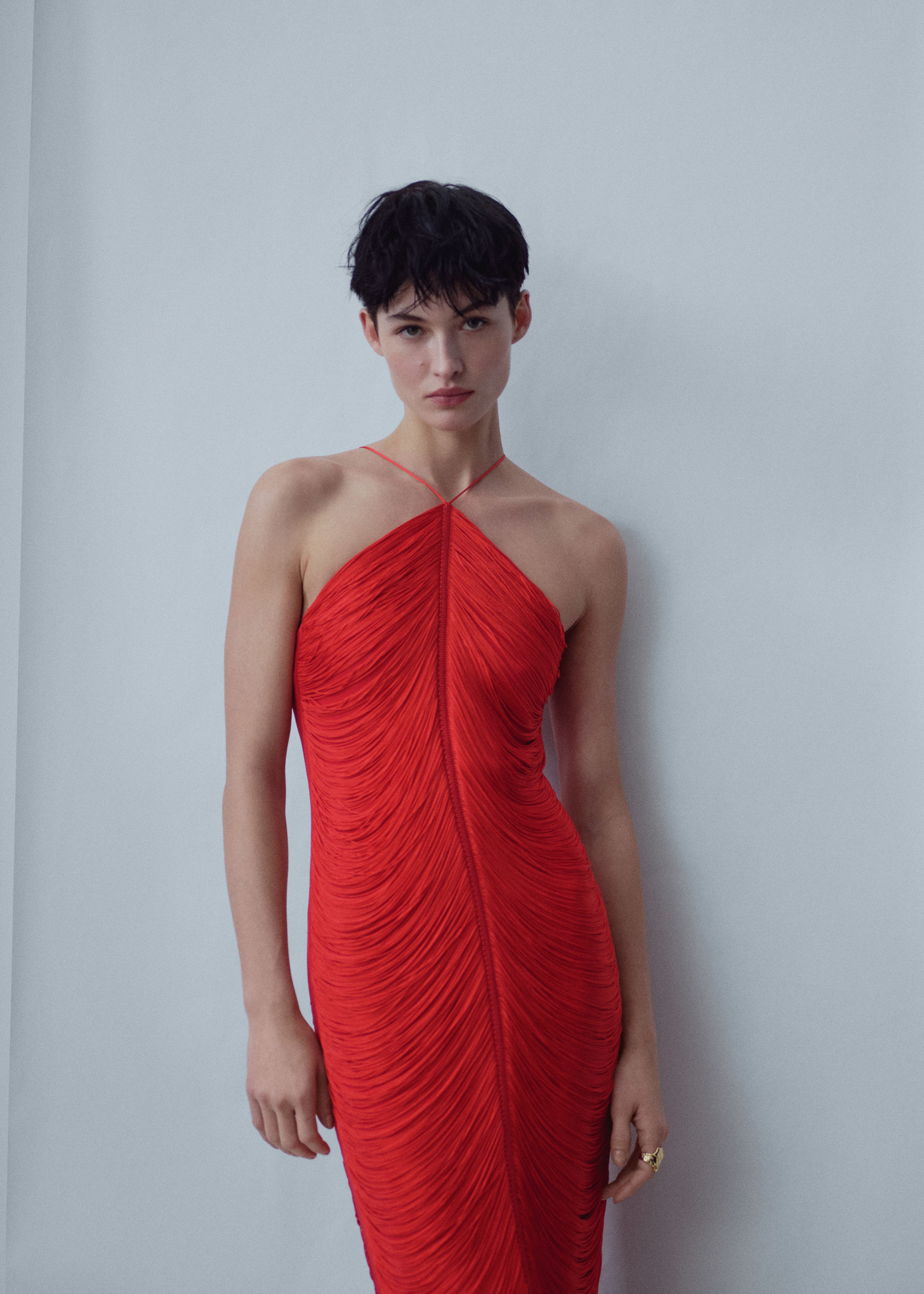 Vestido midi diseño flecos - Plano medio
