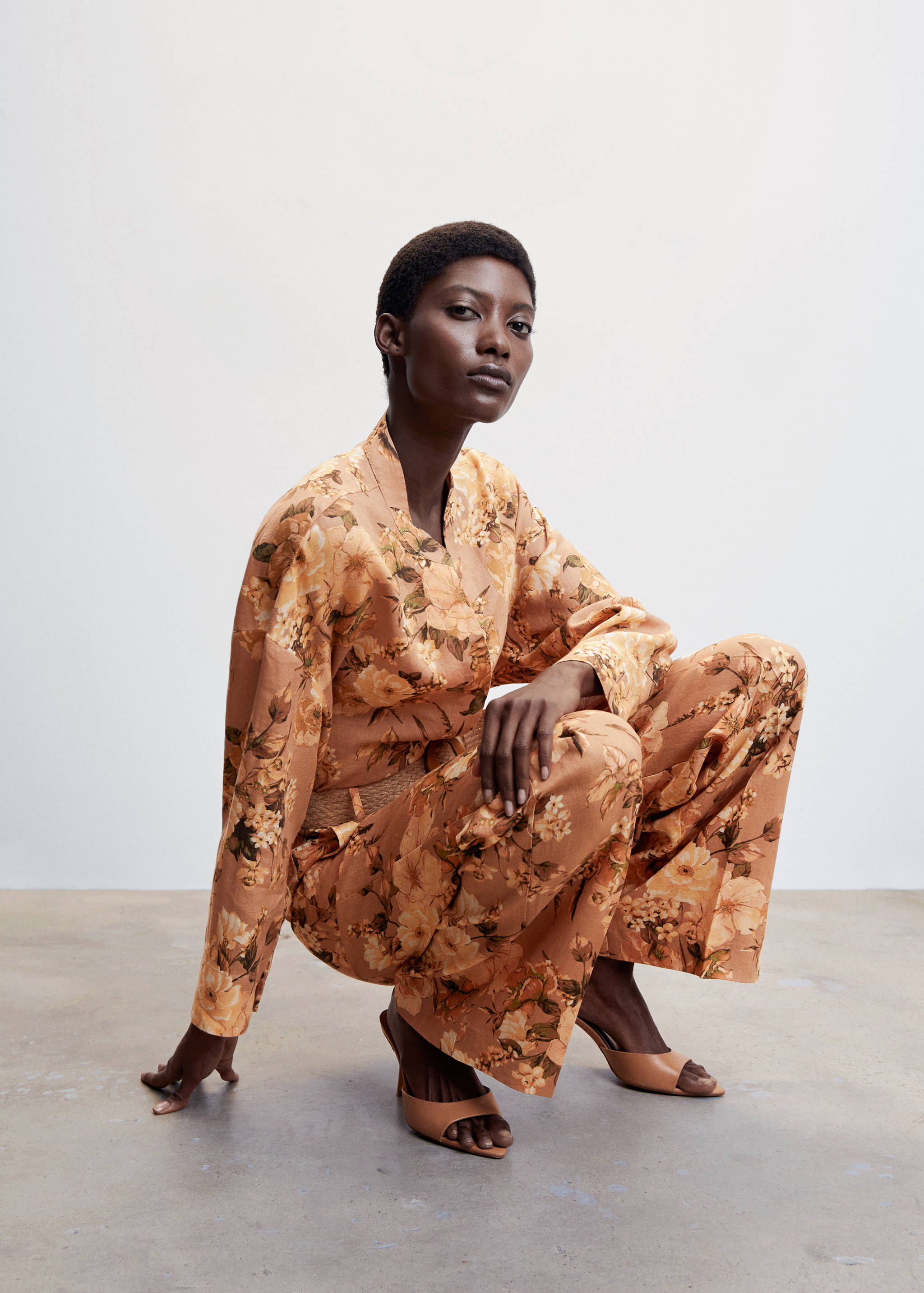 Floral linen trousers - Details of the article 2