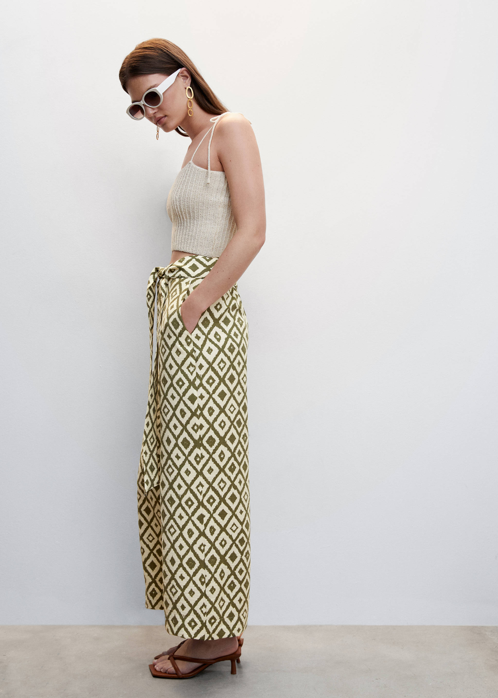 Printed trousers with bow - Details of the article 2
