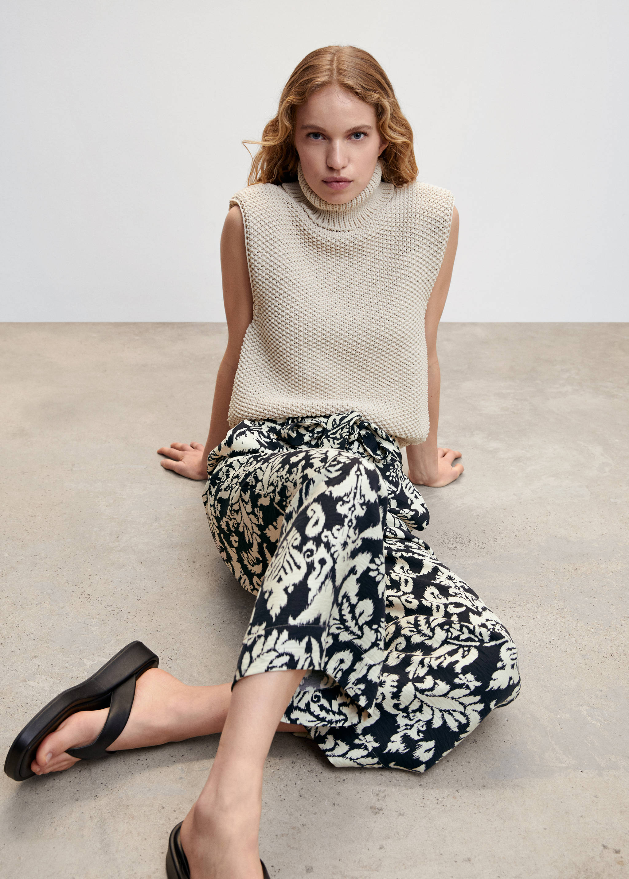 Printed trousers with bow - Details of the article 2