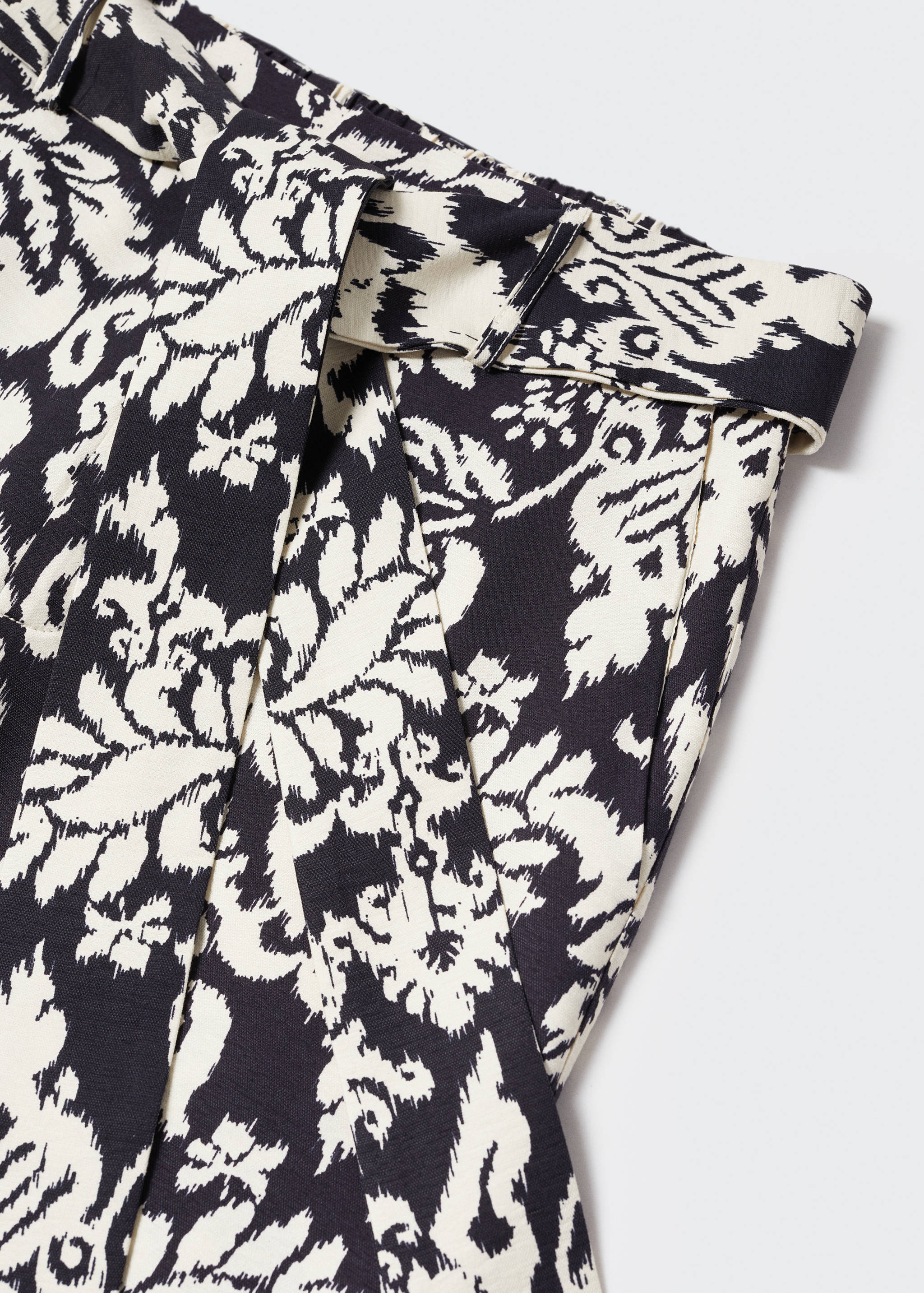 Printed trousers with bow - Details of the article 8