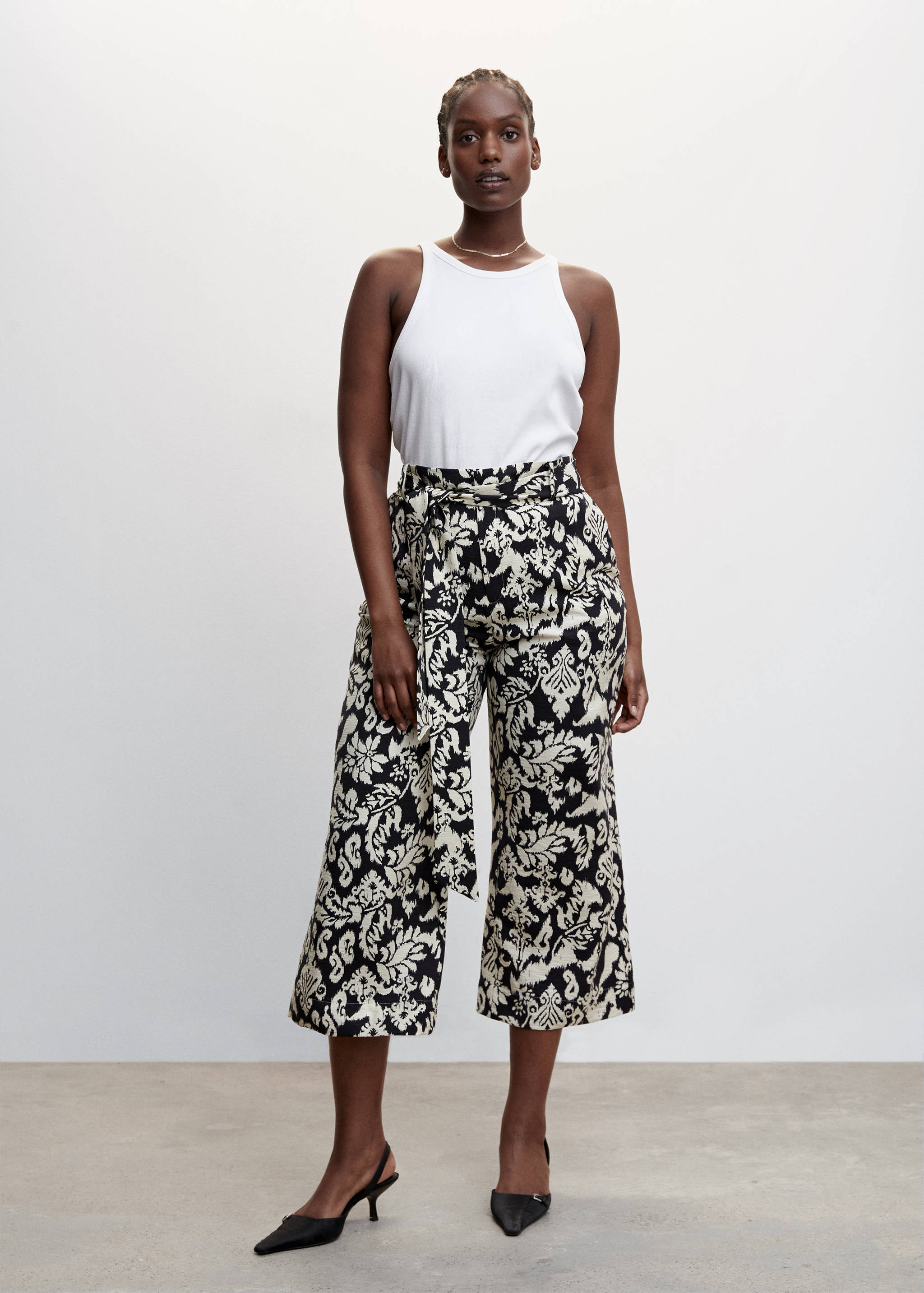 Printed trousers with bow - Details of the article 3