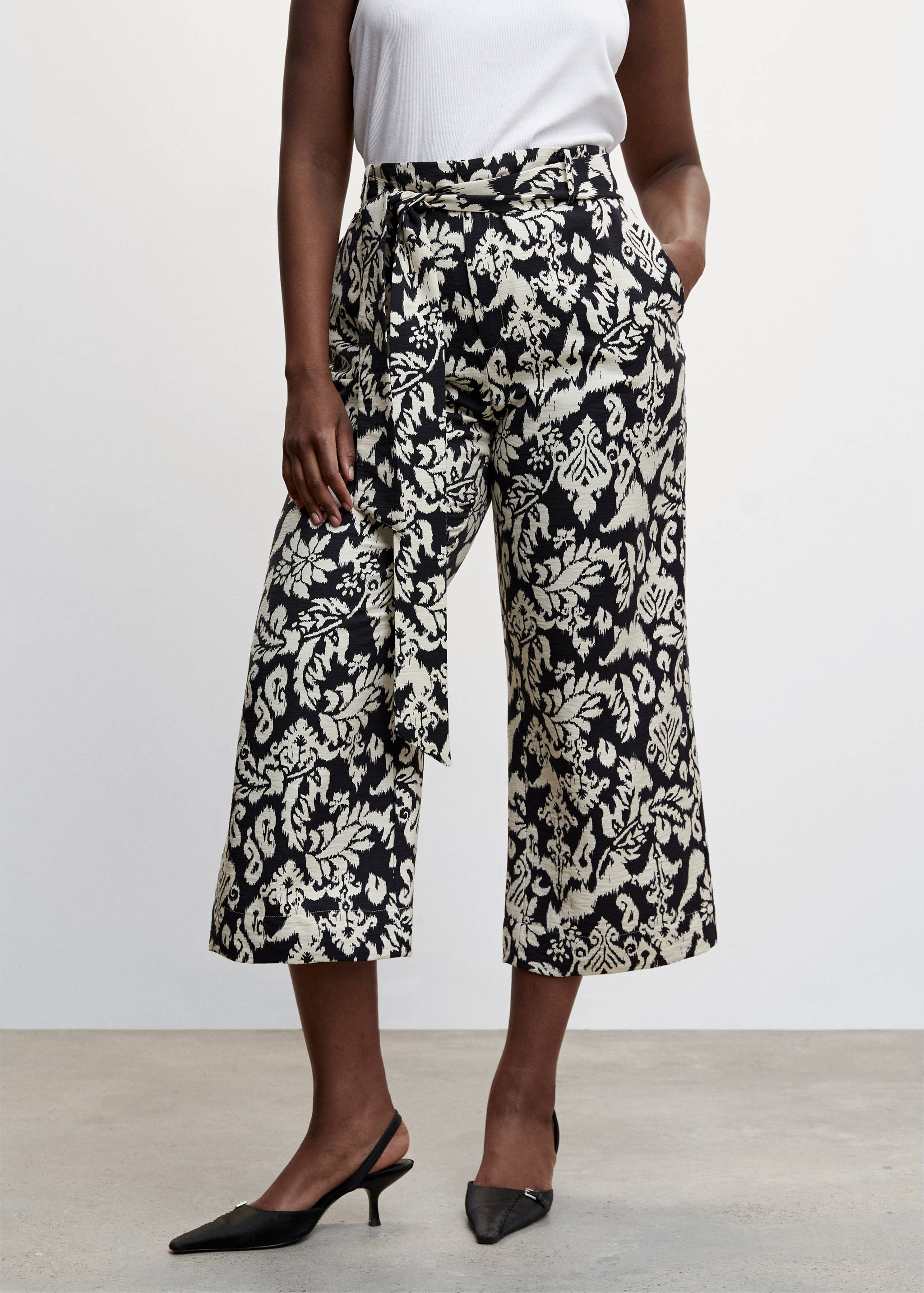 Printed trousers with bow - Details of the article 5