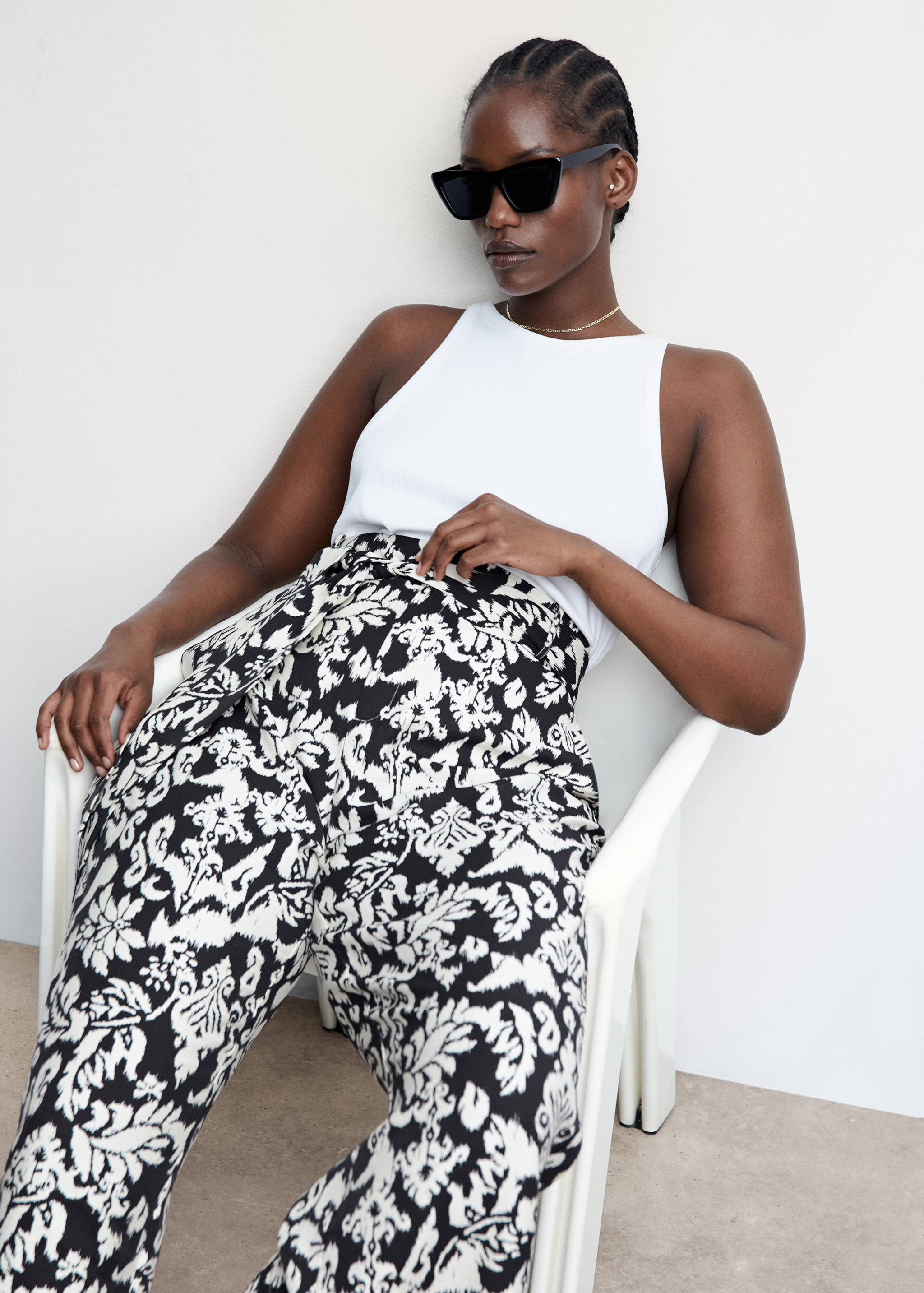 Printed trousers with bow - Details of the article 4