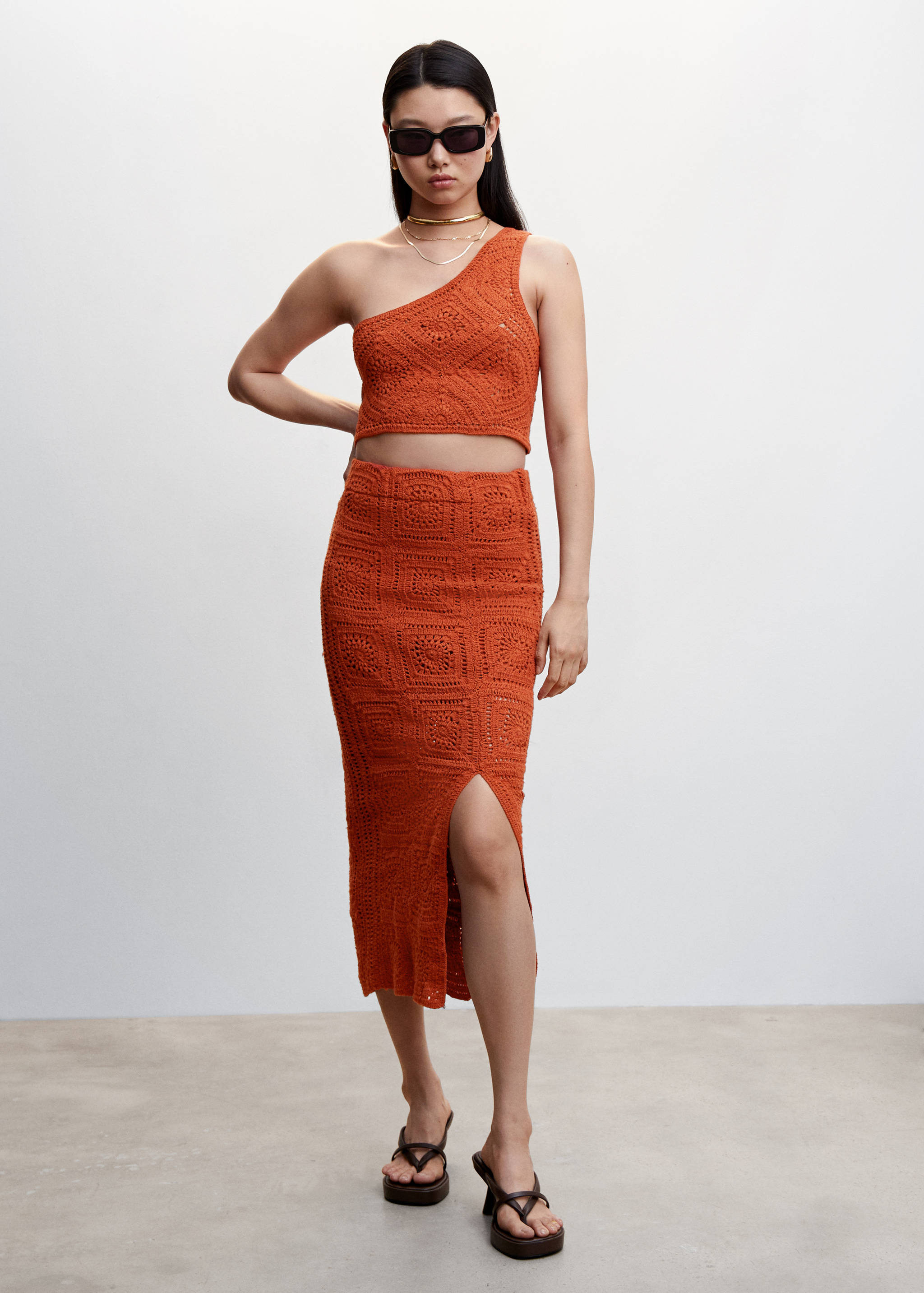Asymmetrical crochet top - General plane