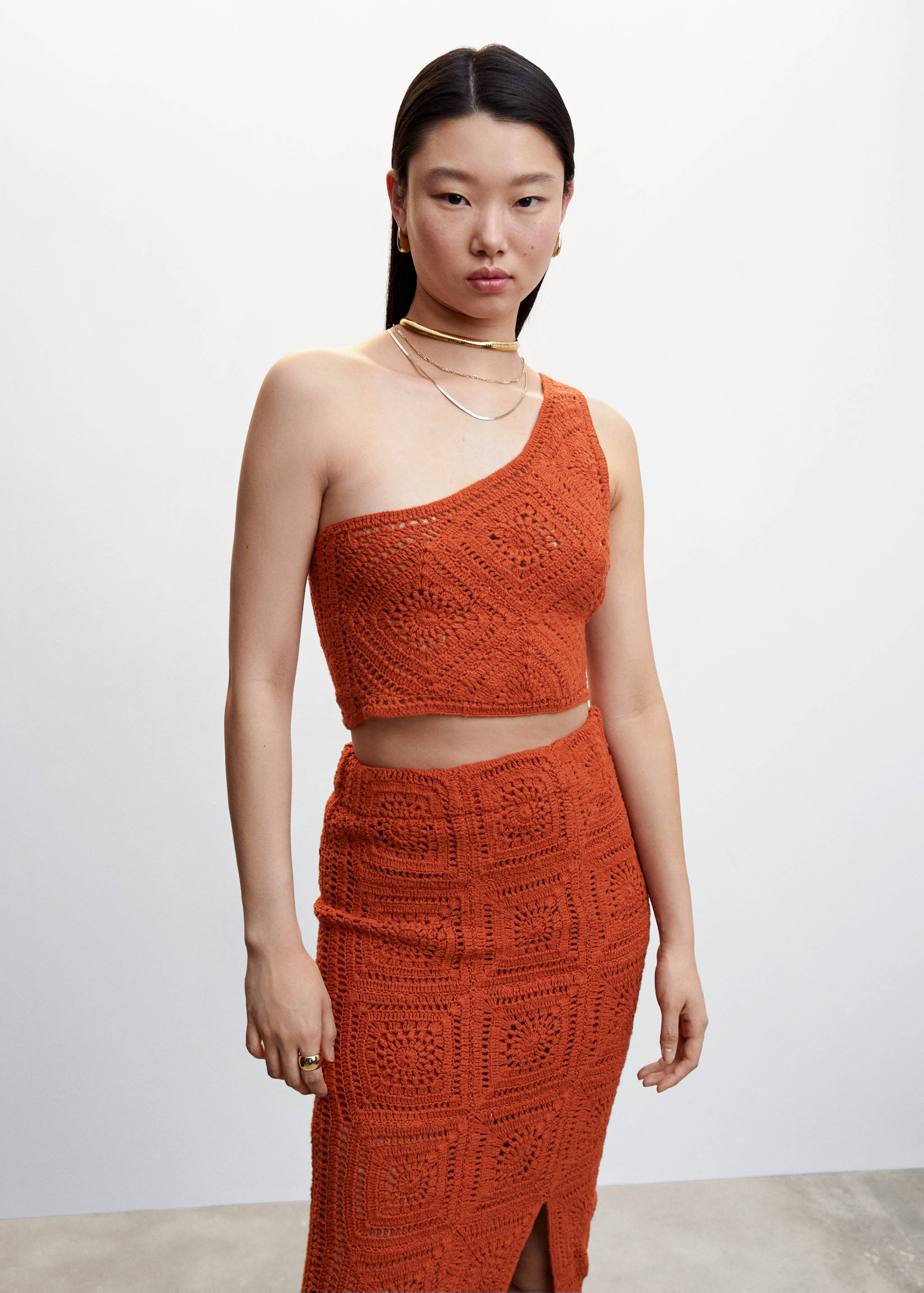 Asymmetrical crochet top - Medium plane
