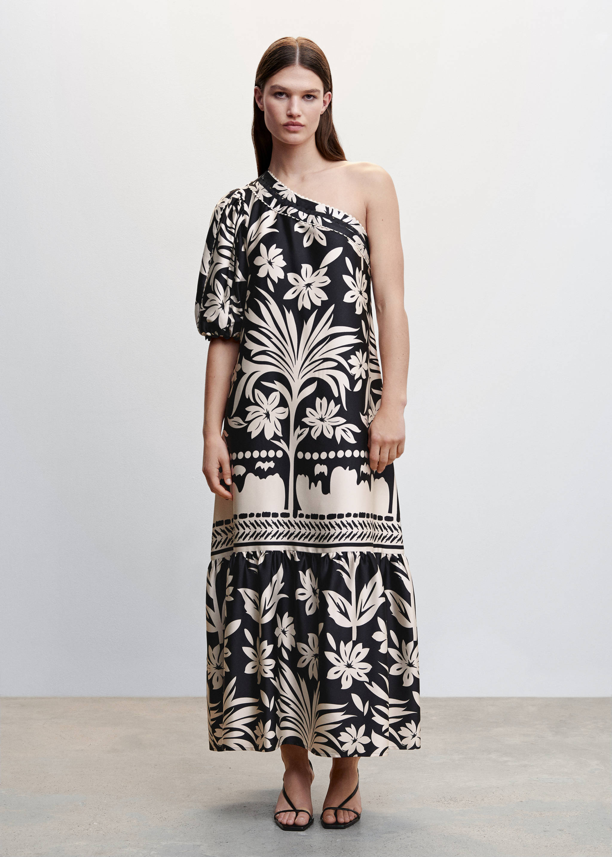 Asymmetrical satin dress - General plane