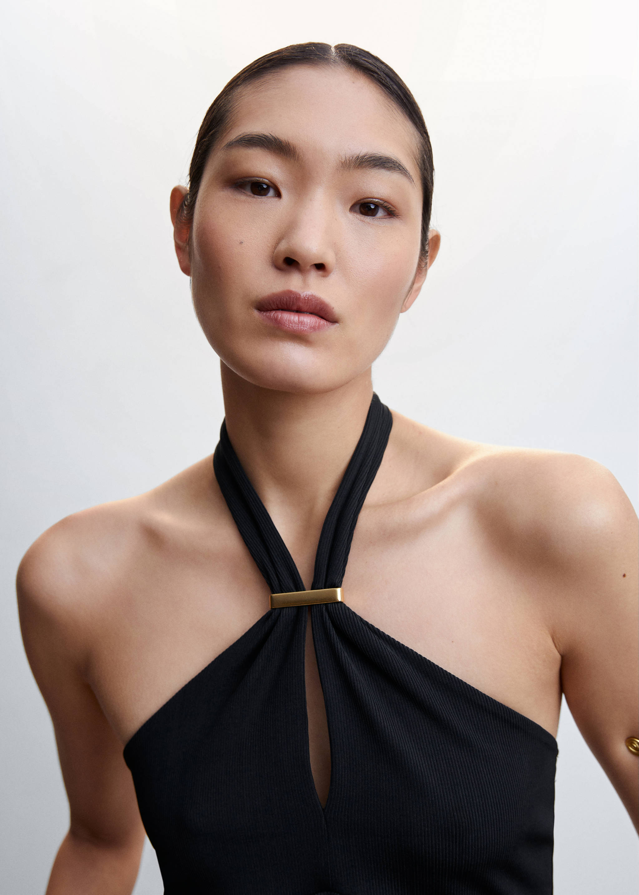 Top halter s metalickým detailem - Detail zboží 1