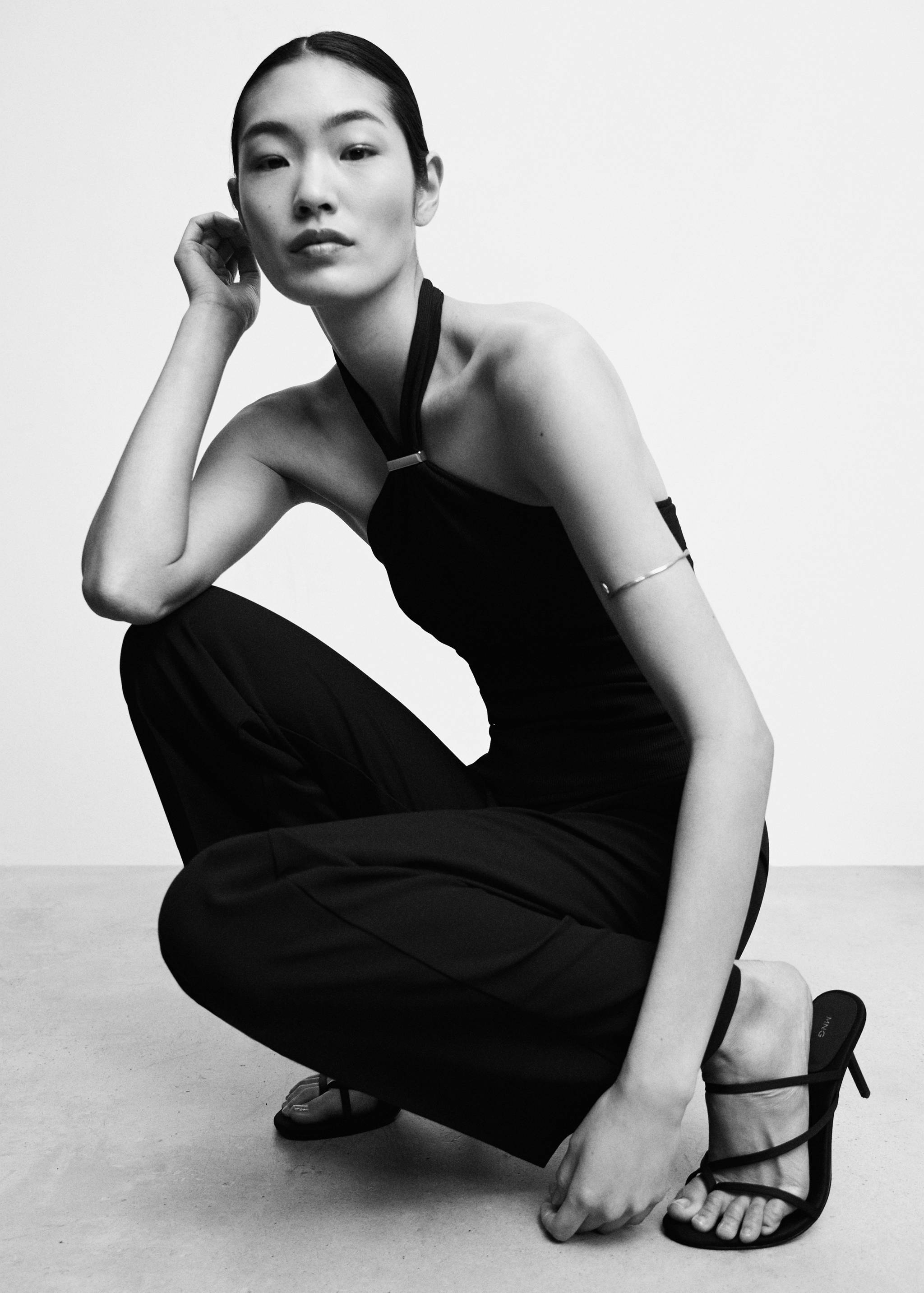 Top halter s metalickým detailem - Detail zboží 2