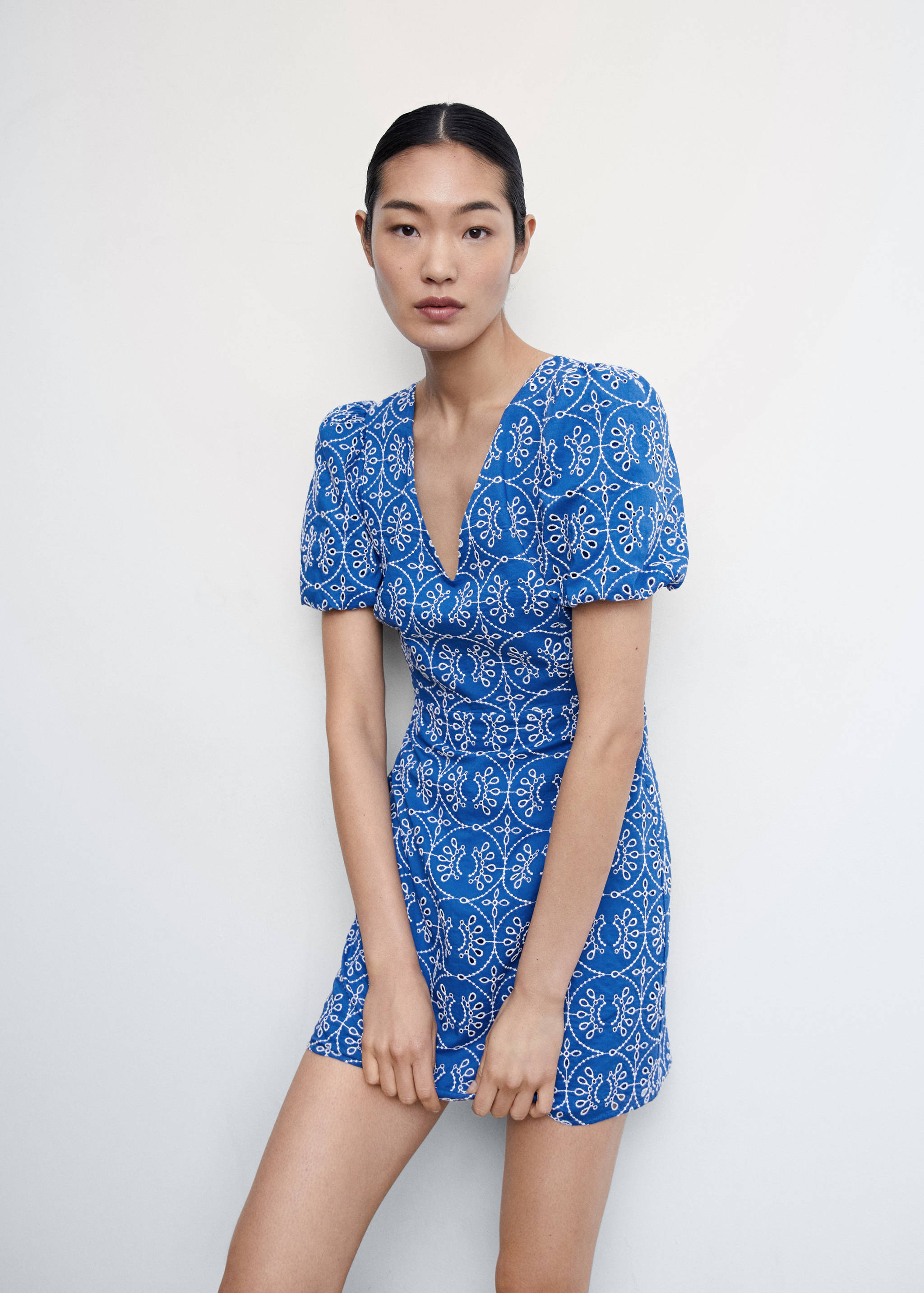 Vyšívané šaty s otevřenými zády - Detail zboží 2