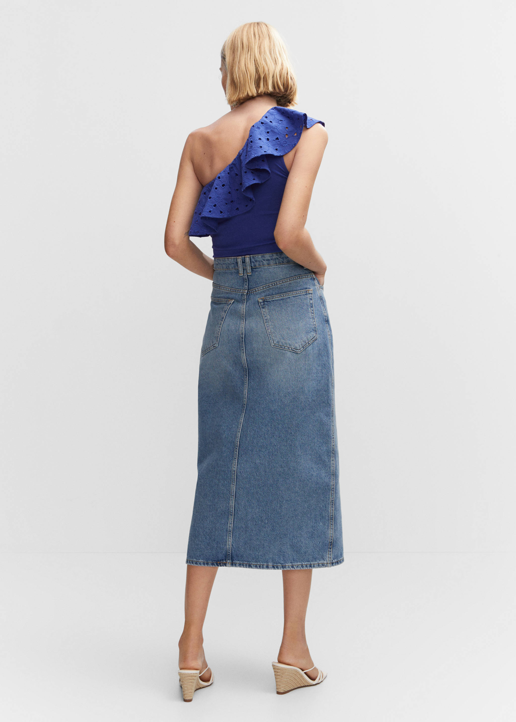 Top asimétrico volante bordado - Reverso del artículo