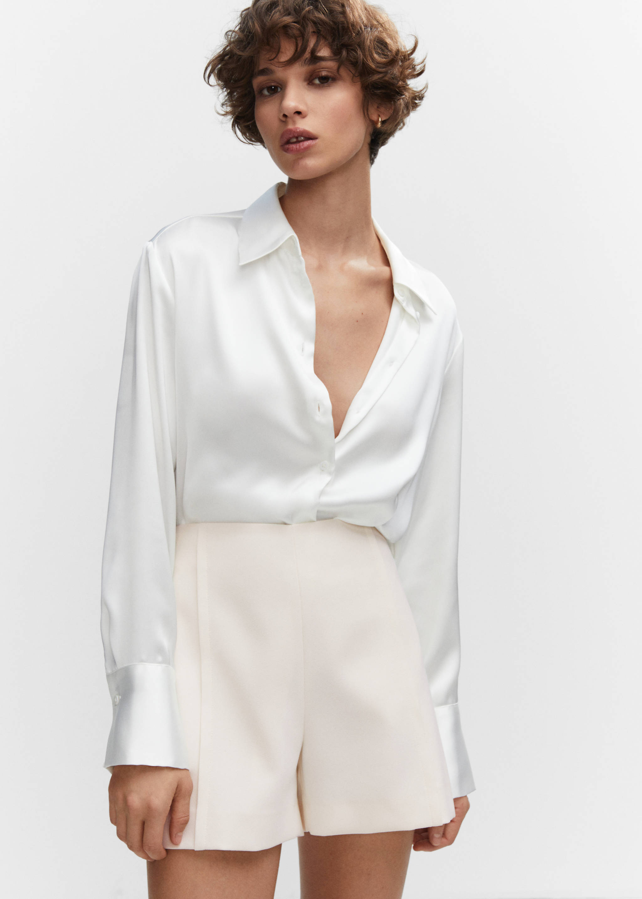 Shorts rectos tiro alto - Plano medio