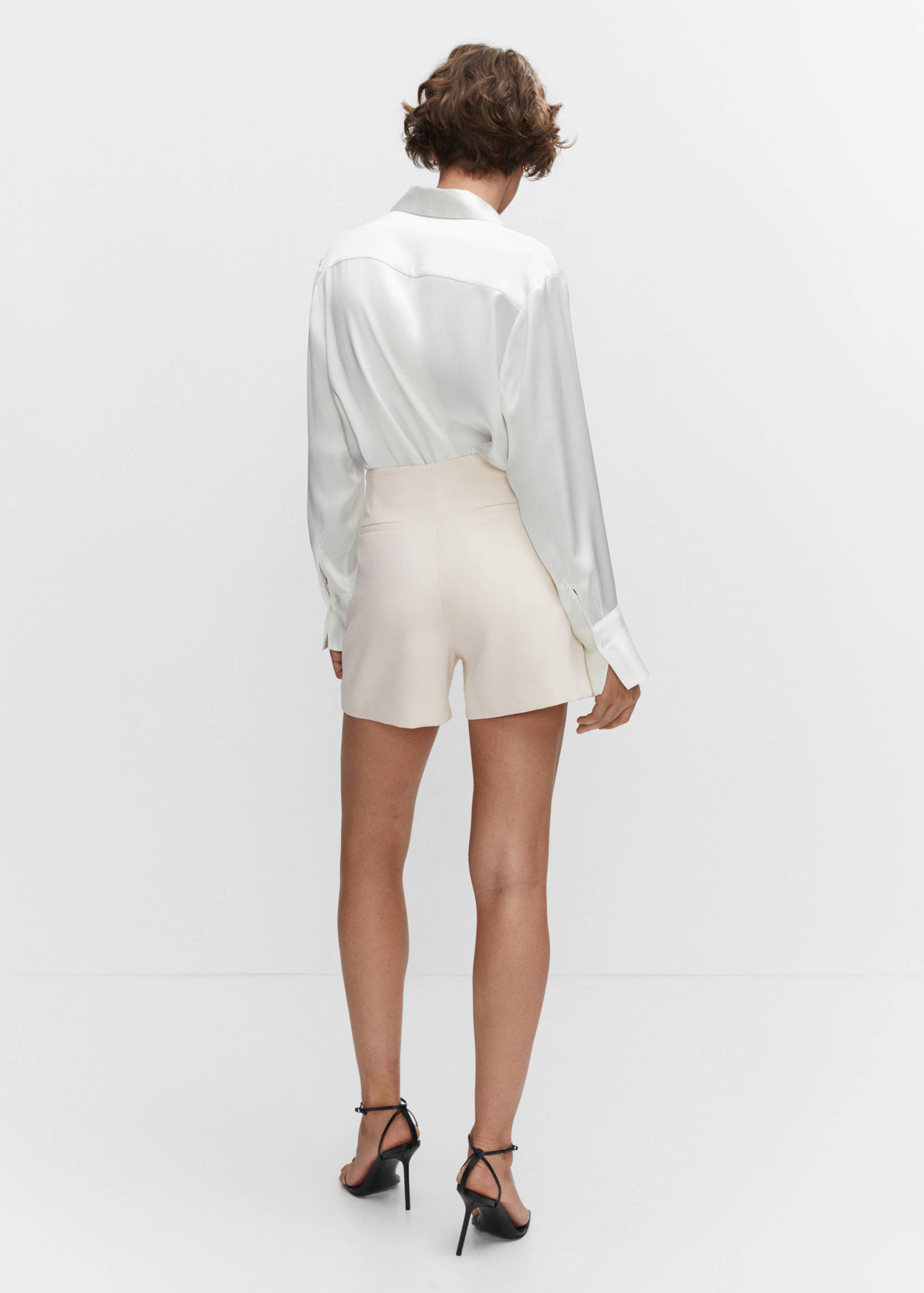 Shorts rectos tiro alto - Reverso del artículo