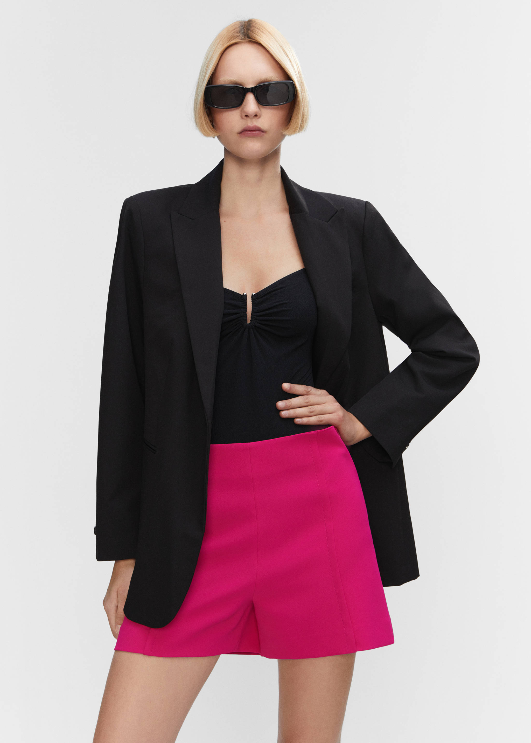 Shorts rectos tiro alto - Plano medio