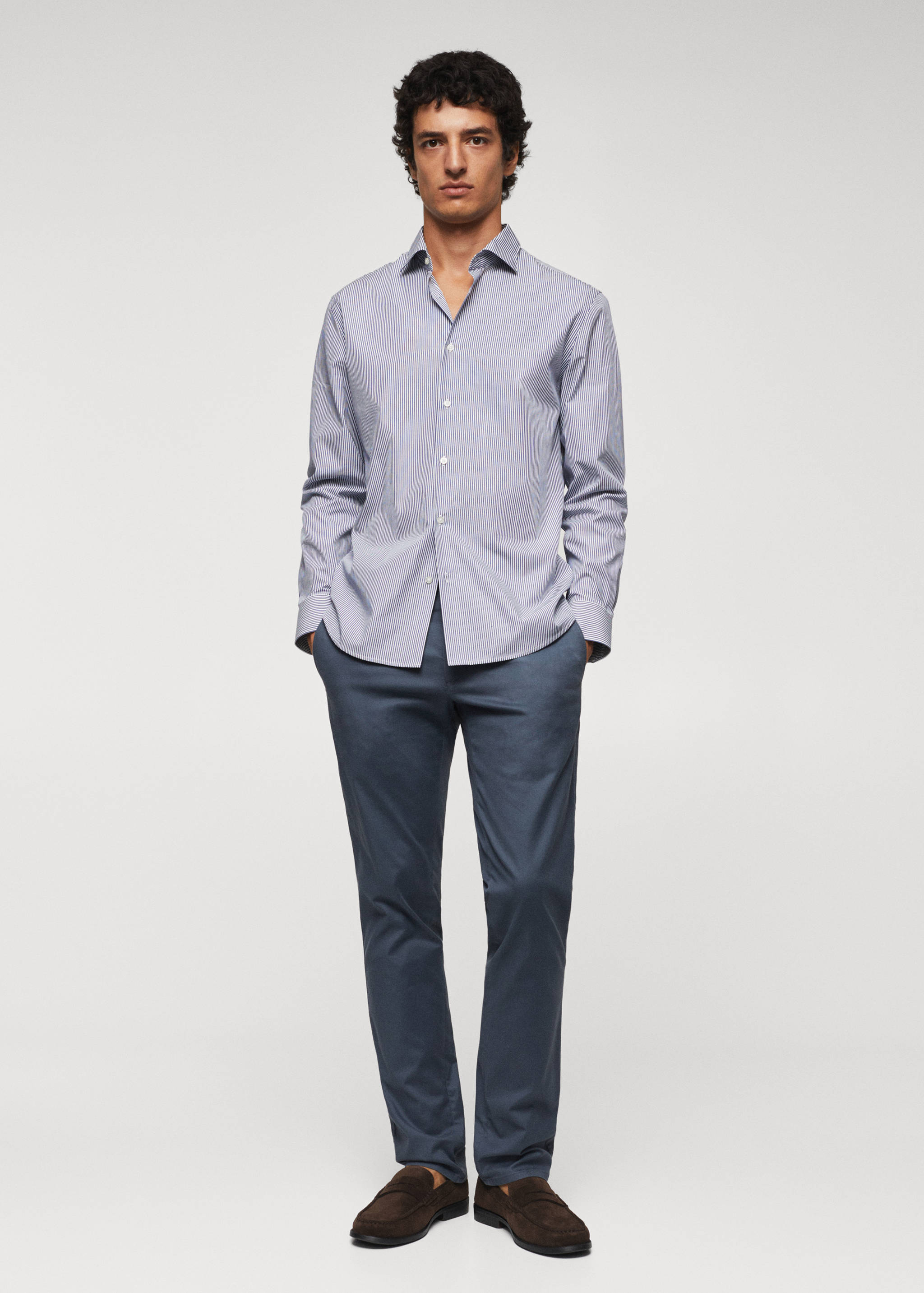 Gestreiftes Slim Fit-Hemd aus Baumwolle - Allgemeine Ansicht